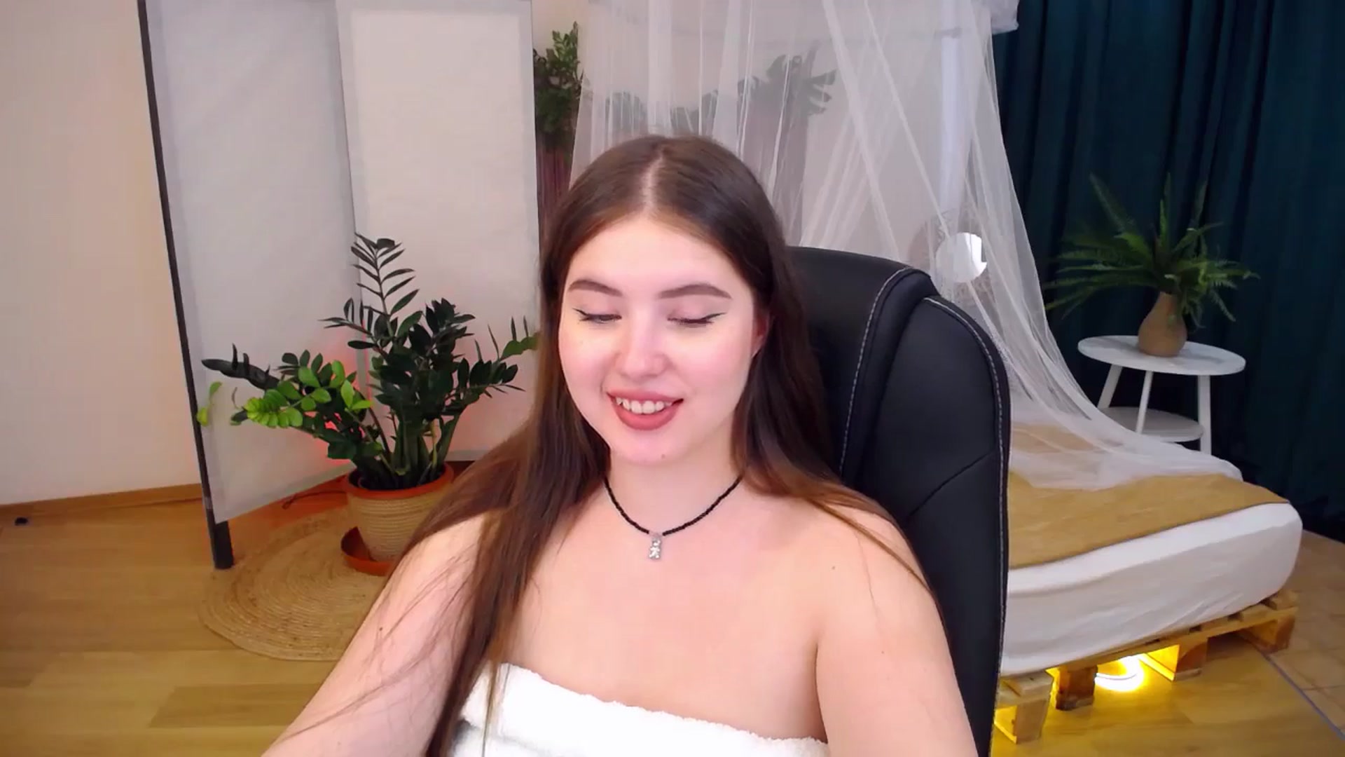 Gallery image thumbnail from AdmireMyEyes's myfreecams stream on, 08/20/2024, 09:01 image 5 of 20