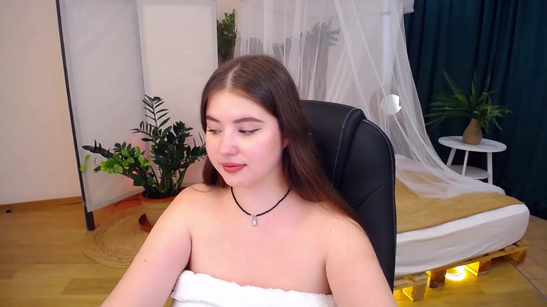 Gallery image thumbnail from AdmireMyEyes's myfreecams stream on, 08/20/2024, 09:01 image 20 of 20