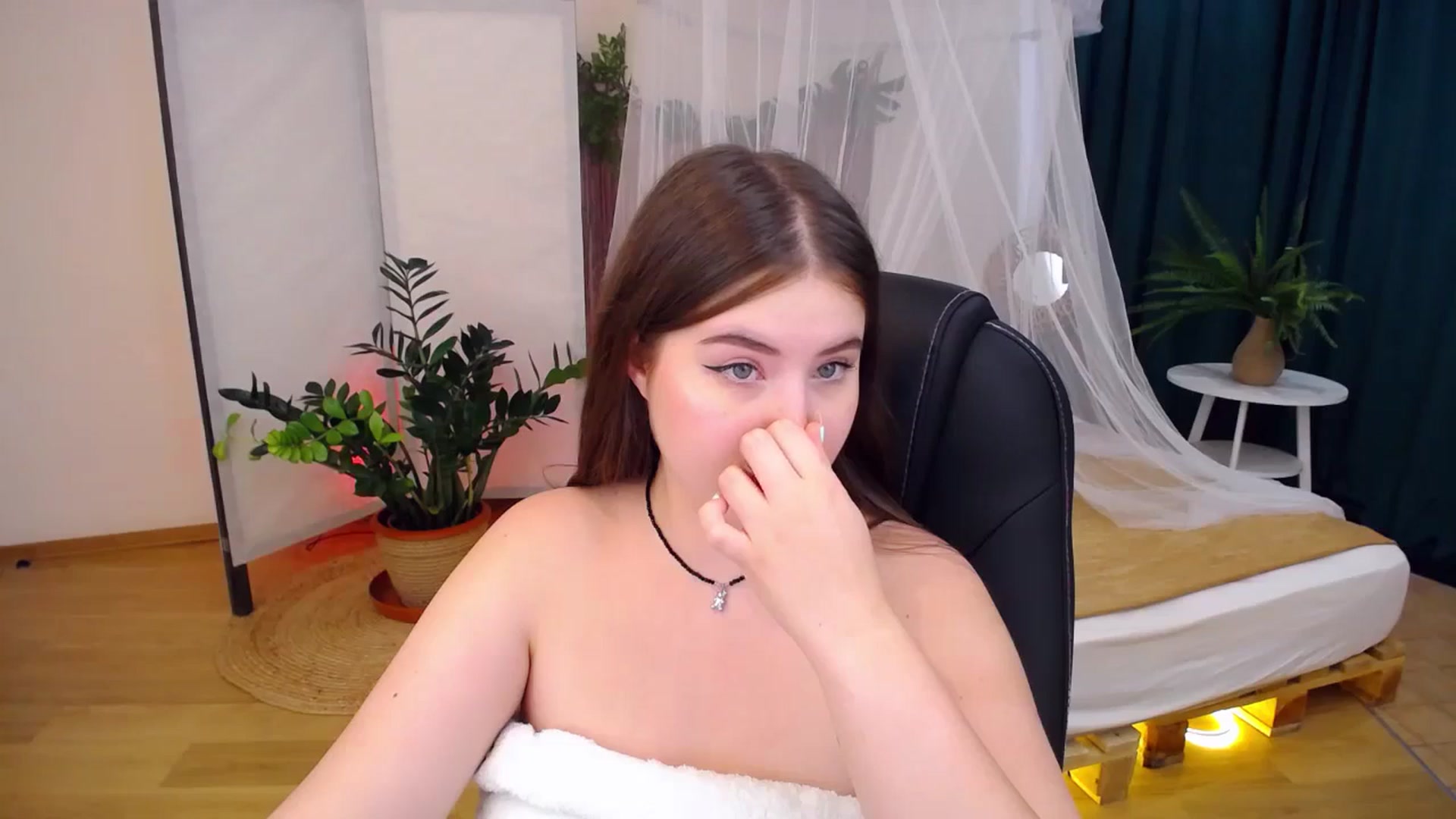 Gallery image thumbnail from AdmireMyEyes's myfreecams stream on, 08/20/2024, 09:01 image 6 of 20