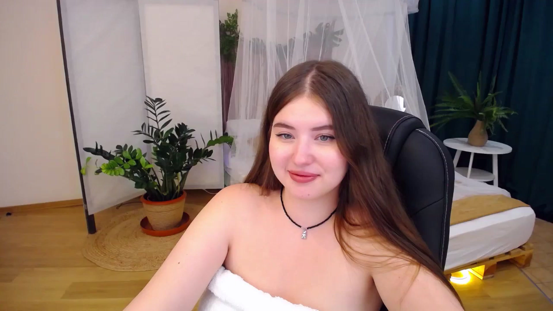 Gallery image thumbnail from AdmireMyEyes's myfreecams stream on, 08/20/2024, 09:01 image 3 of 20