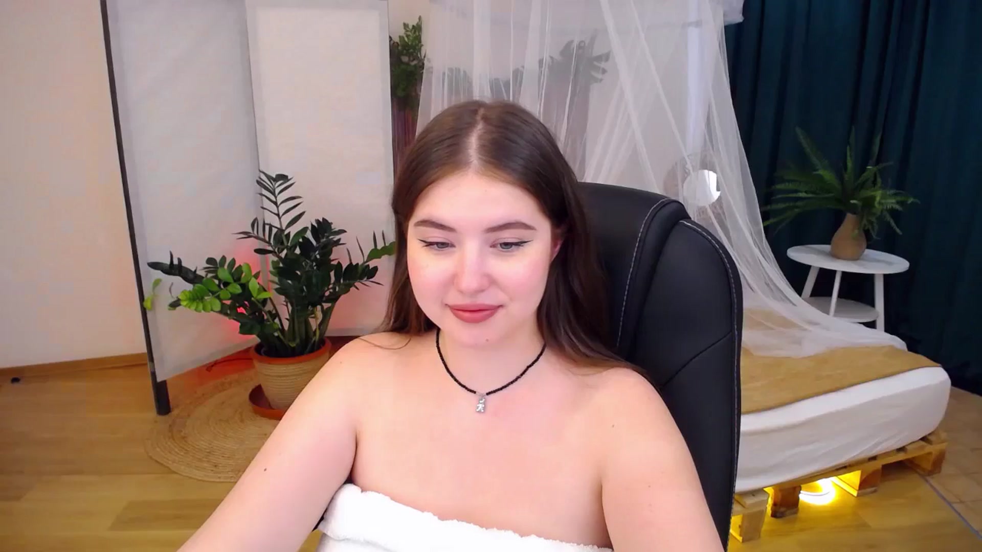 Gallery image thumbnail from AdmireMyEyes's myfreecams stream on, 08/20/2024, 09:01 image 18 of 20