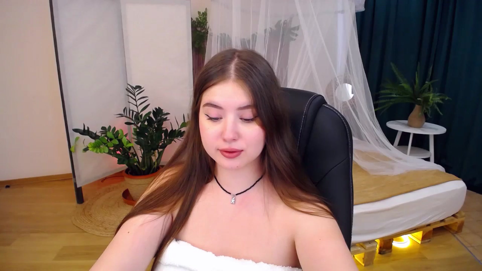 Gallery image thumbnail from AdmireMyEyes's myfreecams stream on, 08/20/2024, 09:01 image 15 of 20