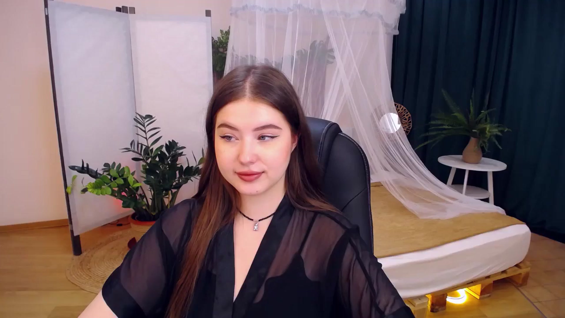 Gallery image thumbnail from AdmireMyEyes's myfreecams stream on, 08/21/2024, 05:32 image 16 of 20