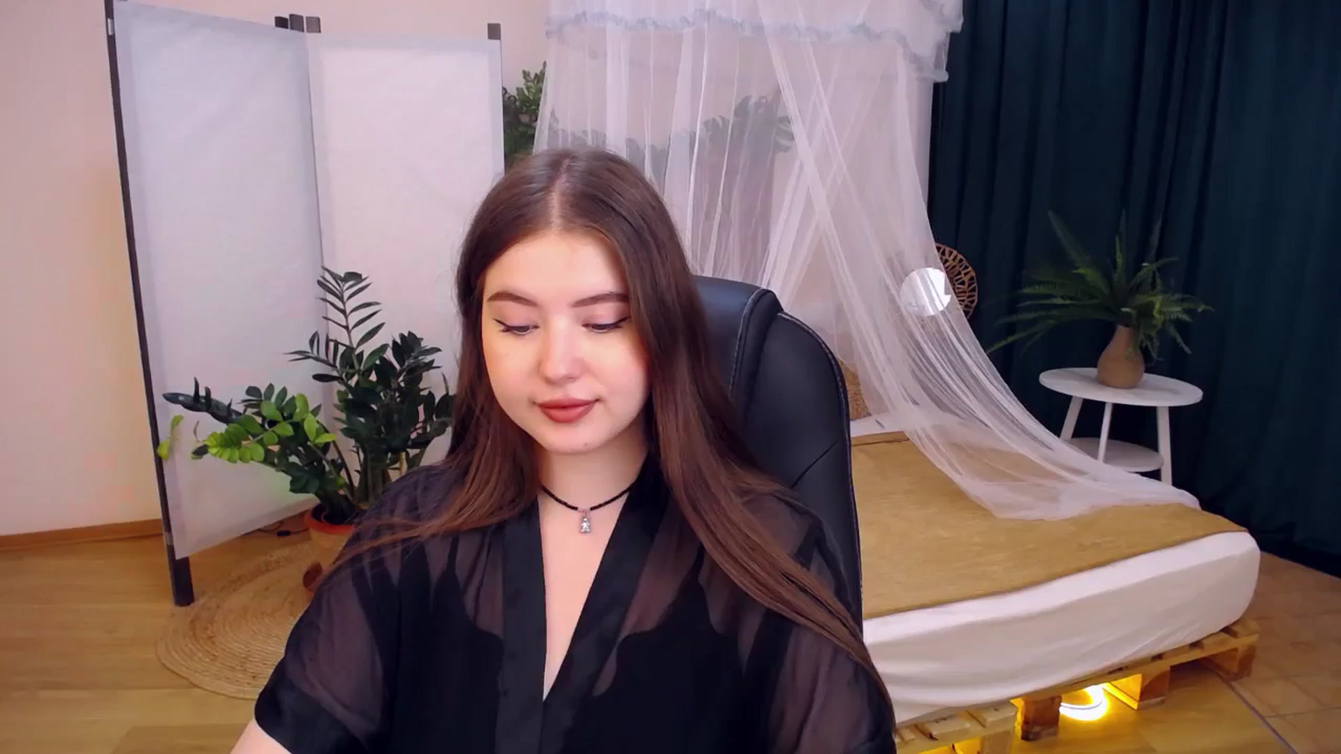 Gallery image thumbnail from AdmireMyEyes's myfreecams stream on, 08/21/2024, 05:32 image 11 of 20