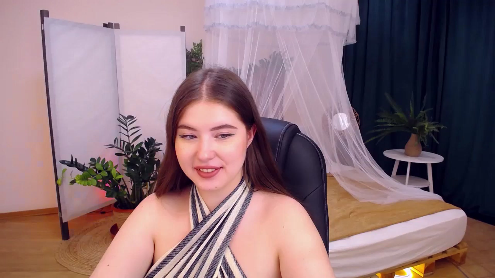 Gallery image thumbnail from AdmireMyEyes's myfreecams stream on, 08/21/2024, 07:30 image 4 of 20