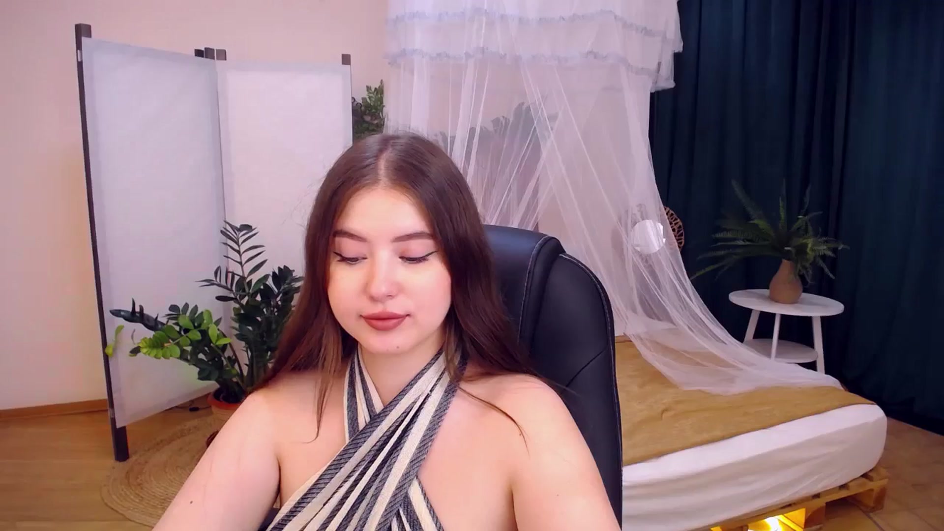 Gallery image thumbnail from AdmireMyEyes's myfreecams stream on, 08/21/2024, 07:30 image 12 of 20