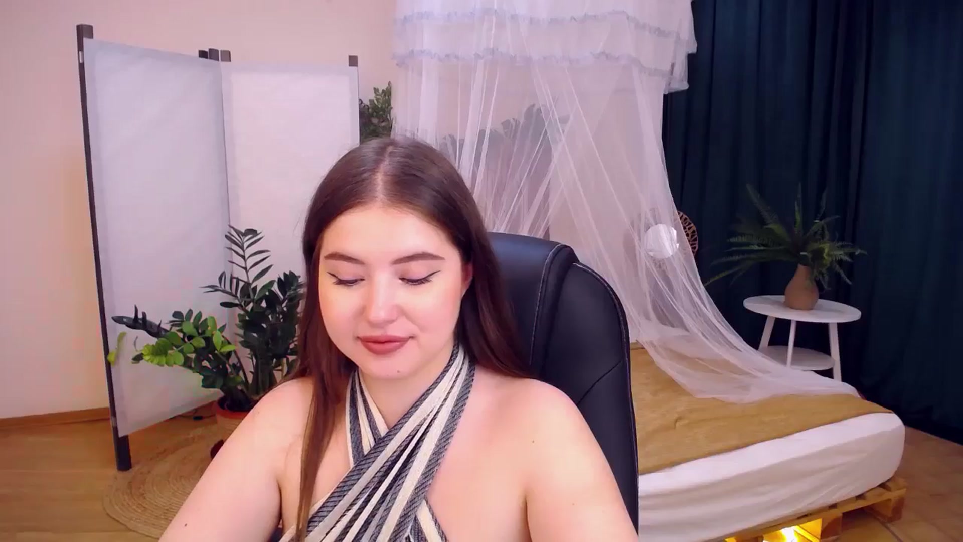 Gallery image thumbnail from AdmireMyEyes's myfreecams stream on, 08/21/2024, 07:30 image 14 of 20