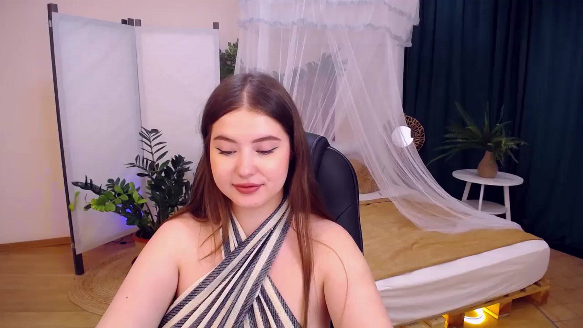 Gallery image thumbnail from AdmireMyEyes's myfreecams stream on, 08/21/2024, 07:30 image 19 of 20
