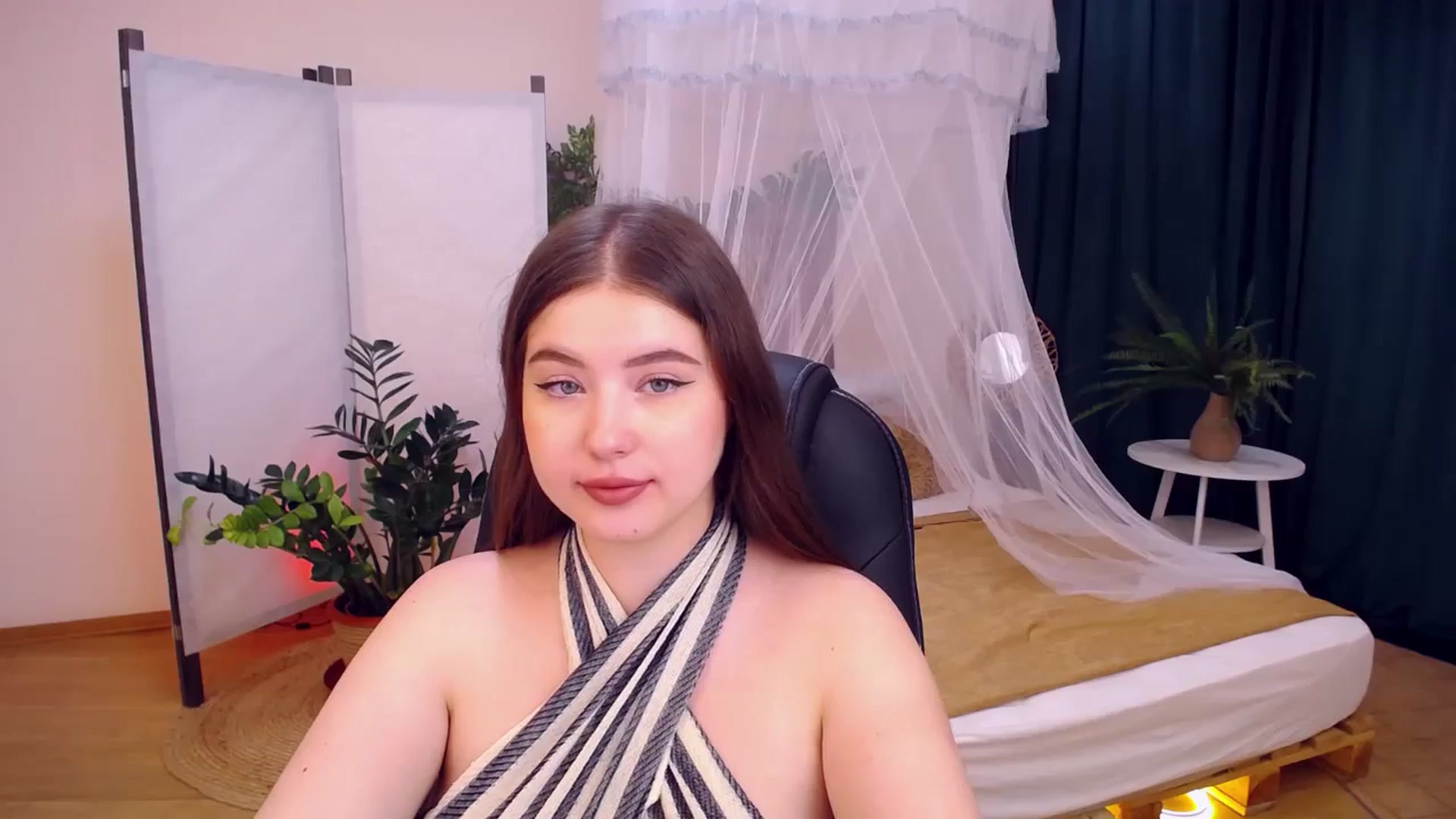 Gallery image thumbnail from AdmireMyEyes's myfreecams stream on, 08/21/2024, 07:30 image 3 of 20
