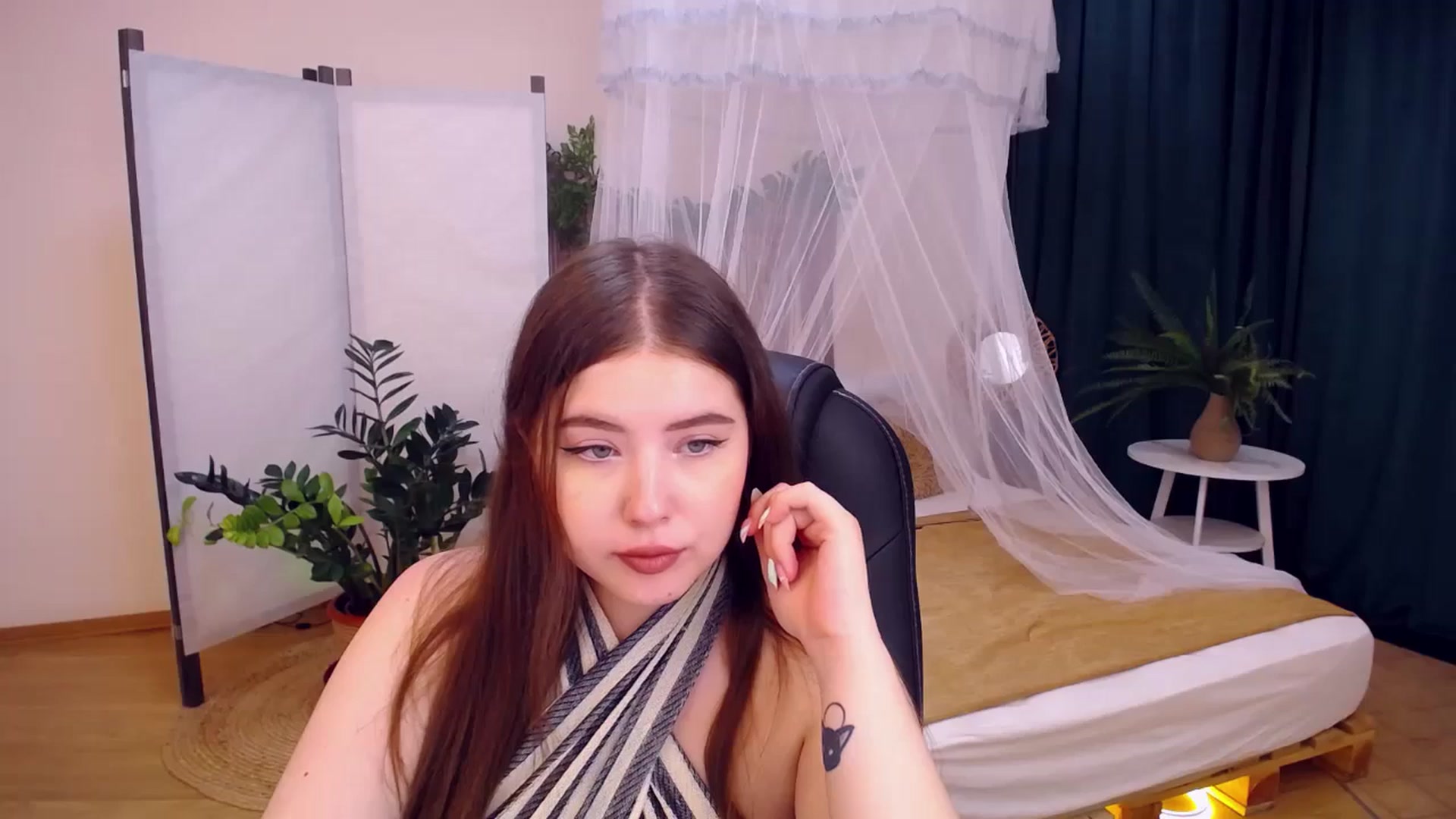 Gallery image thumbnail from AdmireMyEyes's myfreecams stream on, 08/21/2024, 07:30 image 2 of 20