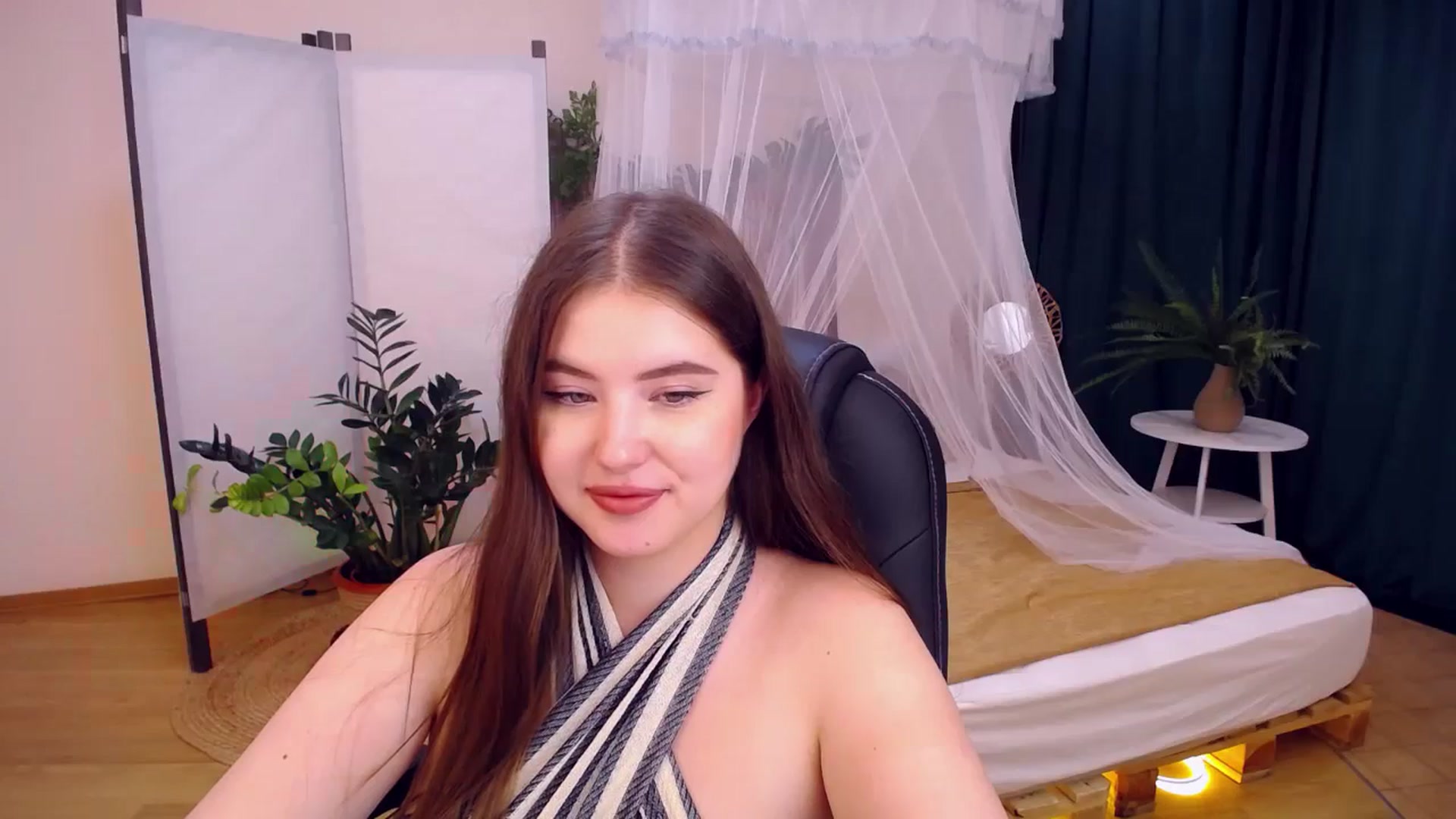 Gallery image thumbnail from AdmireMyEyes's myfreecams stream on, 08/21/2024, 08:38 image 4 of 20