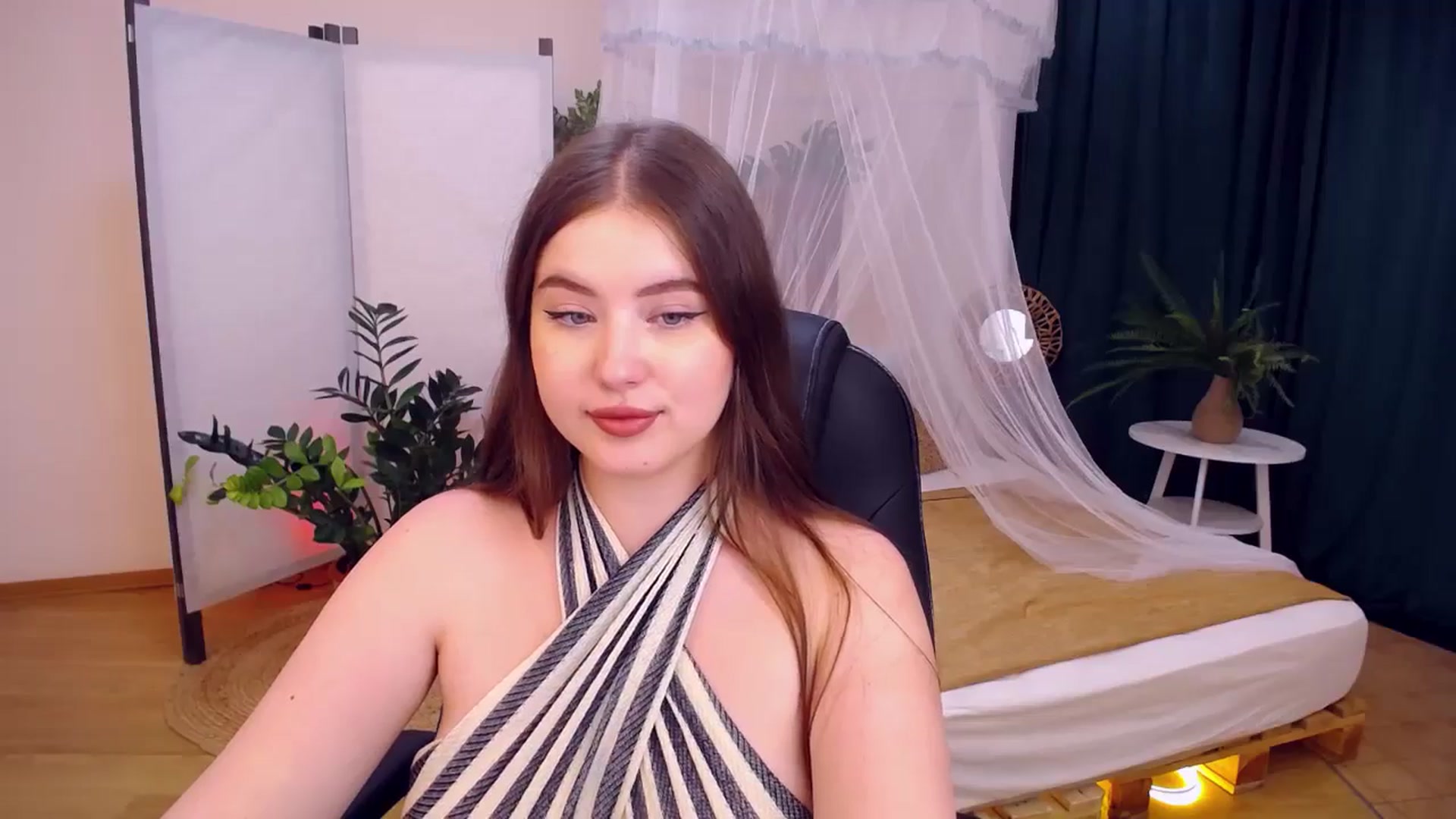 Gallery image thumbnail from AdmireMyEyes's myfreecams stream on, 08/21/2024, 08:38 image 19 of 20