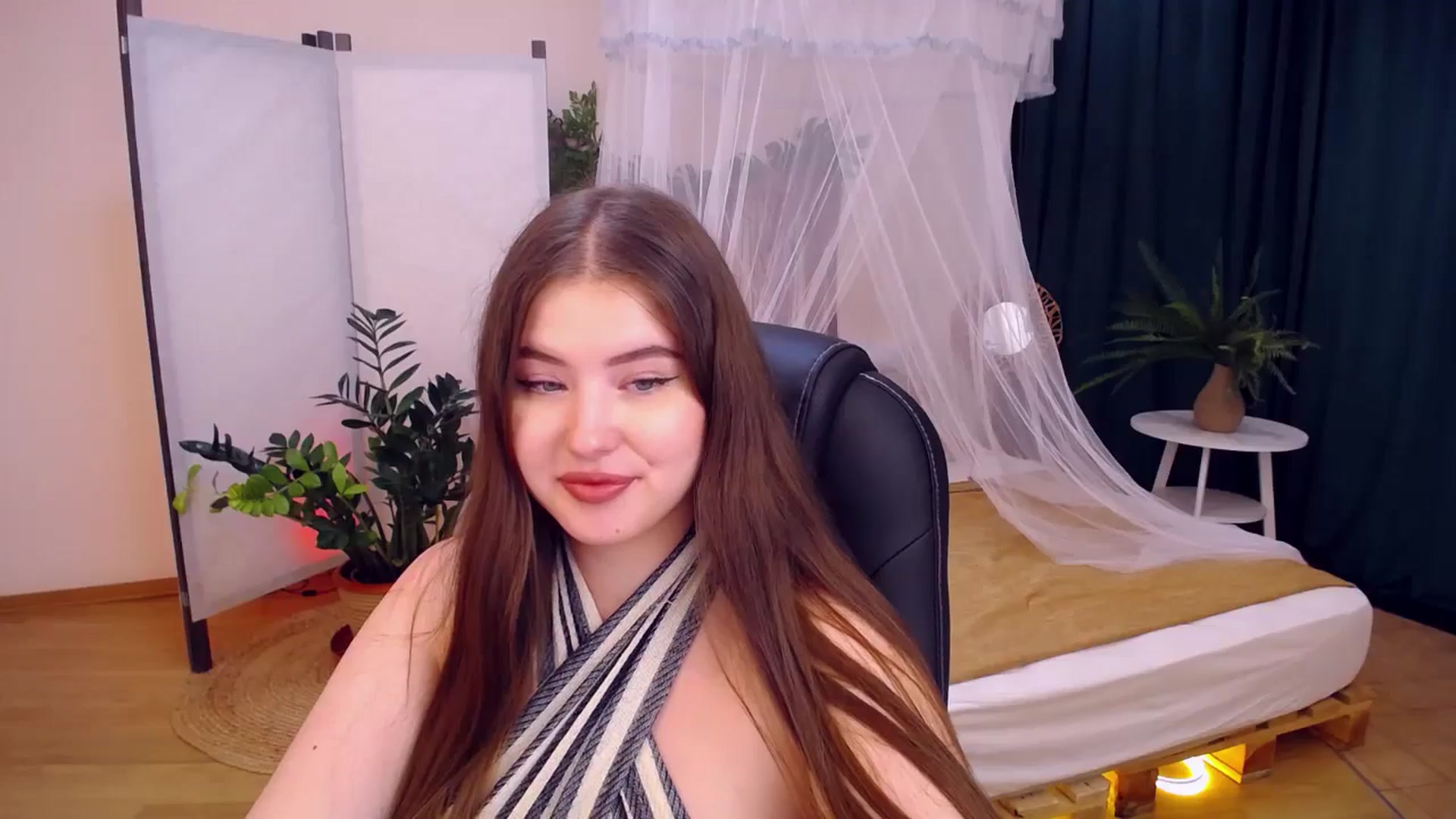 Gallery image thumbnail from AdmireMyEyes's myfreecams stream on, 08/21/2024, 08:38 image 5 of 20