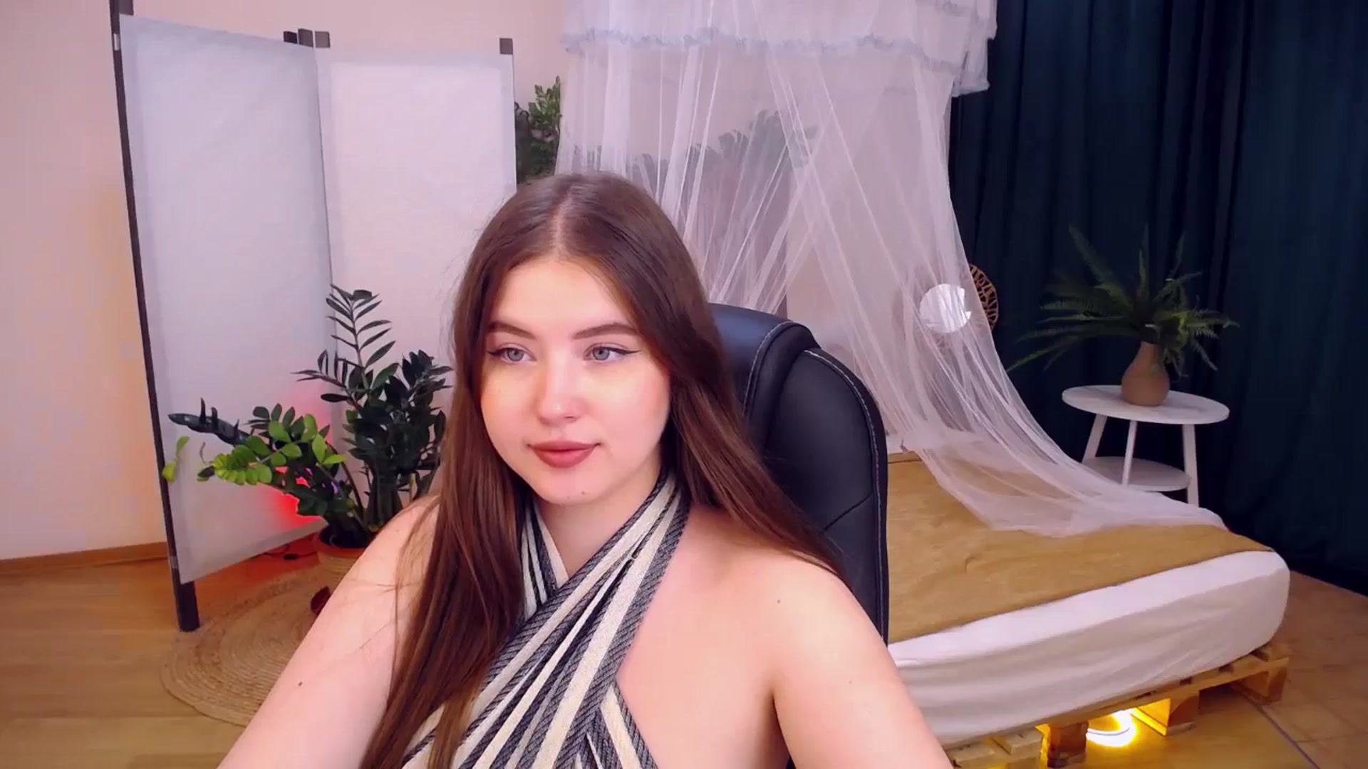 Gallery image thumbnail from AdmireMyEyes's myfreecams stream on, 08/21/2024, 08:38 image 2 of 20