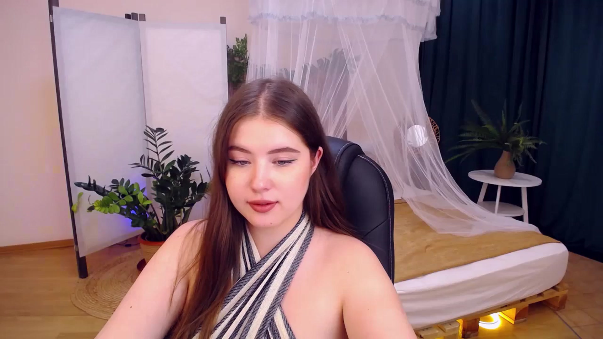Gallery image thumbnail from AdmireMyEyes's myfreecams stream on, 08/21/2024, 08:38 image 3 of 20