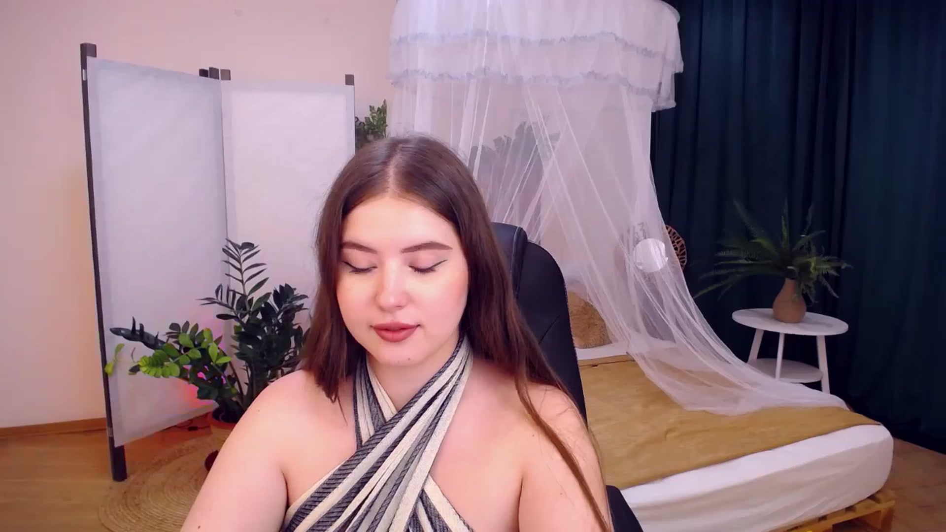 Gallery image thumbnail from AdmireMyEyes's myfreecams stream on, 08/21/2024, 09:47 image 9 of 20