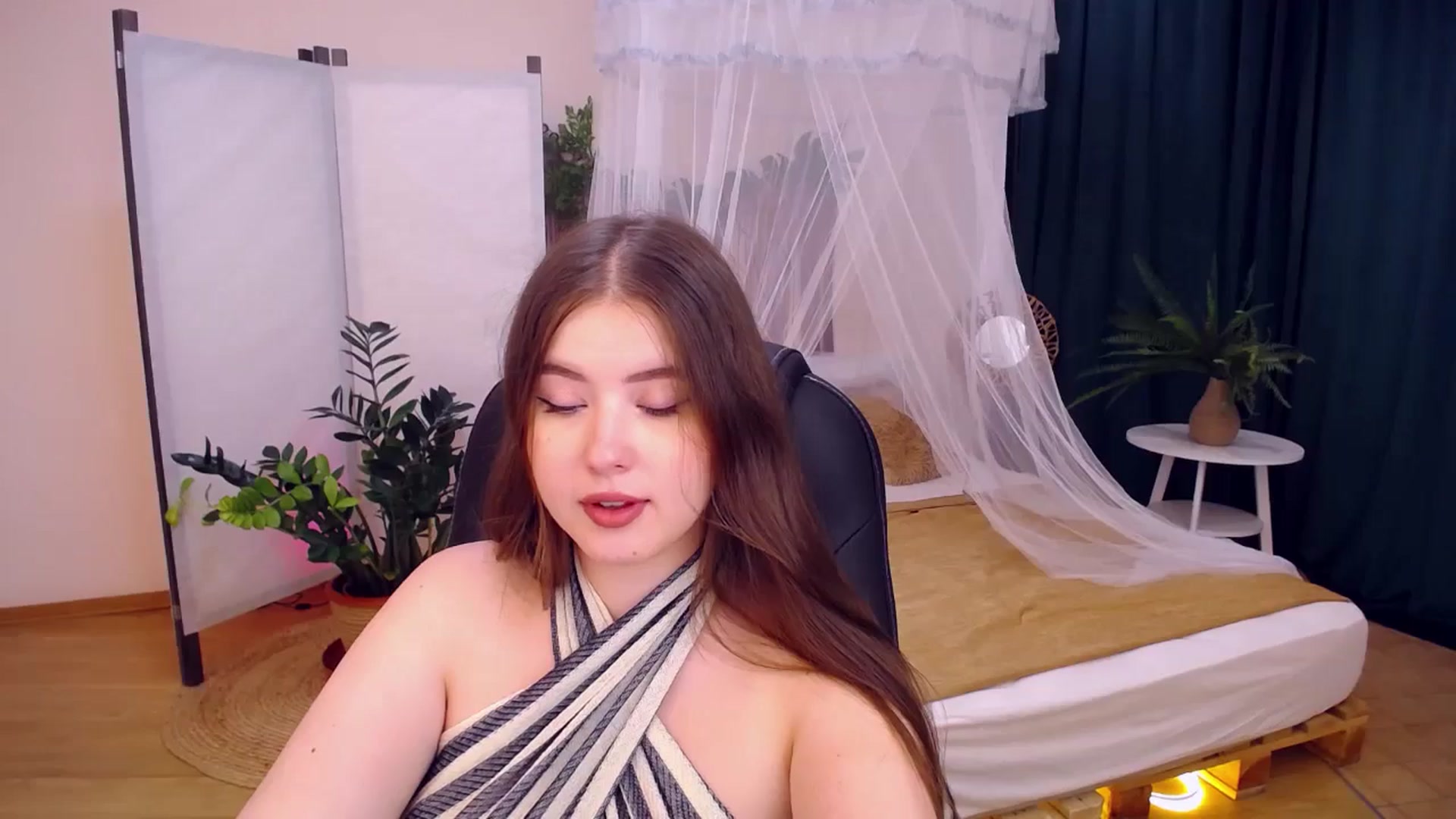Gallery image thumbnail from AdmireMyEyes's myfreecams stream on, 08/21/2024, 09:47 image 15 of 20