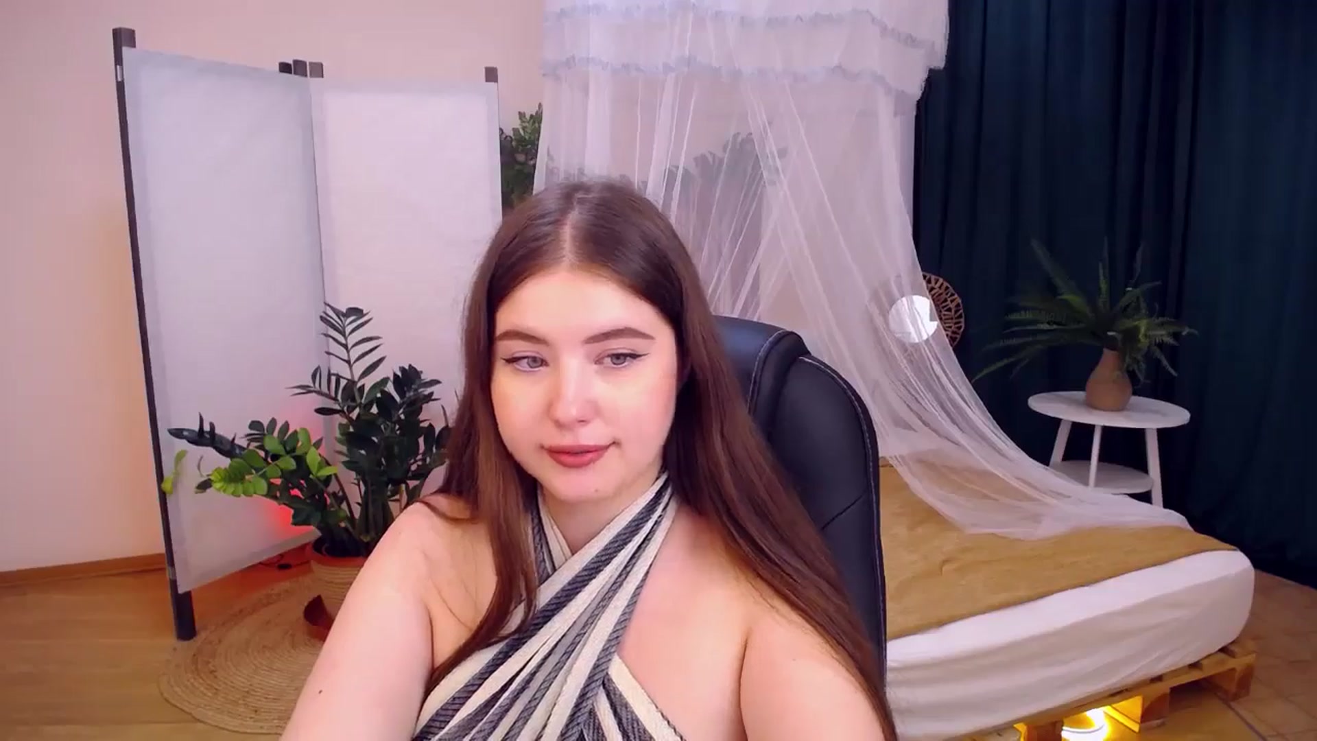 Gallery image thumbnail from AdmireMyEyes's myfreecams stream on, 08/21/2024, 09:47 image 5 of 20