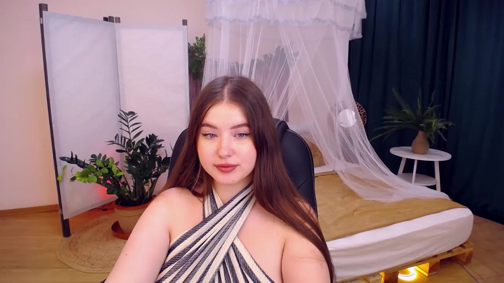 Gallery image thumbnail from AdmireMyEyes's myfreecams stream on, 08/21/2024, 09:47 image 14 of 20