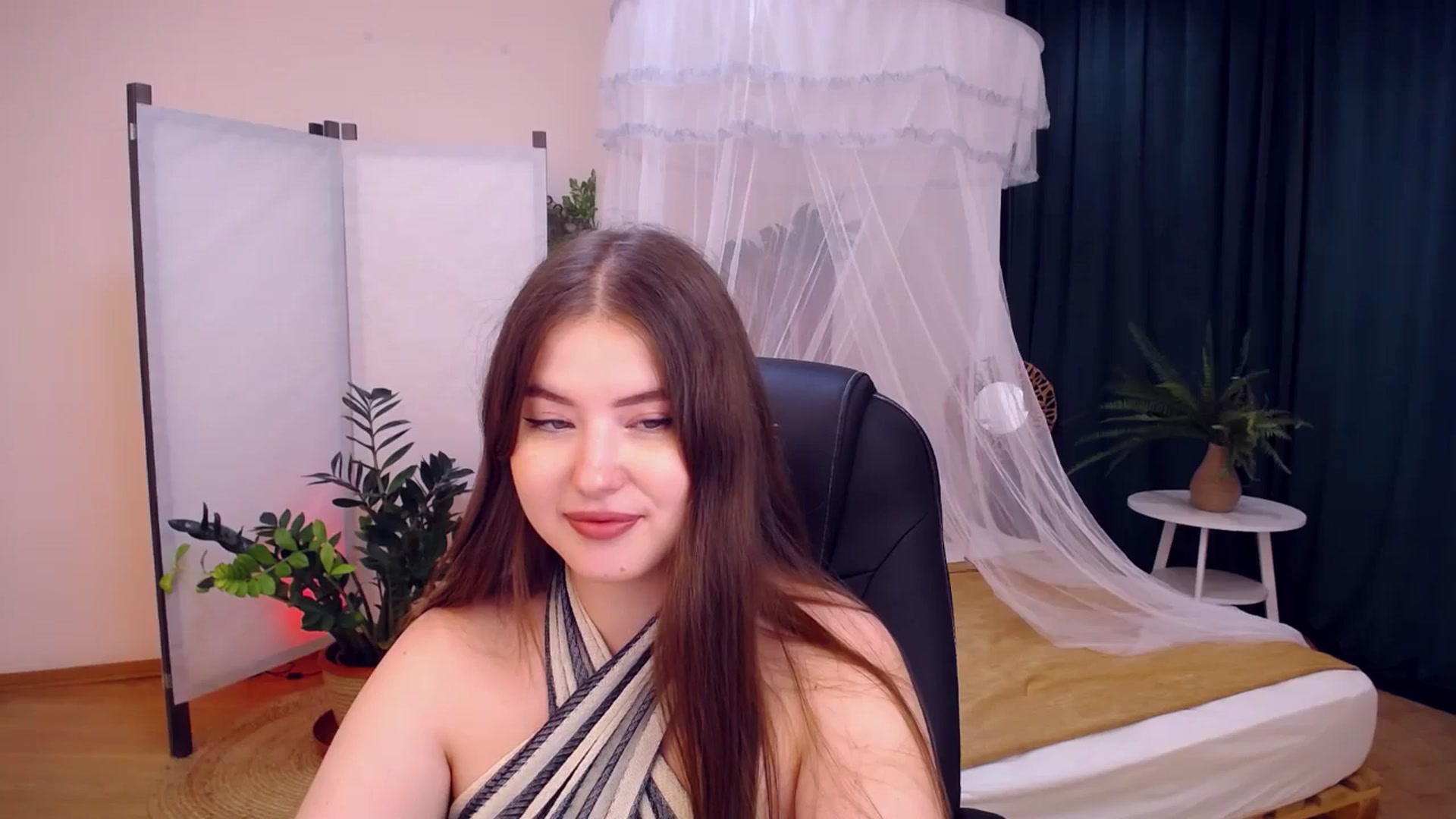 Gallery image thumbnail from AdmireMyEyes's myfreecams stream on, 08/21/2024, 09:47 image 8 of 20