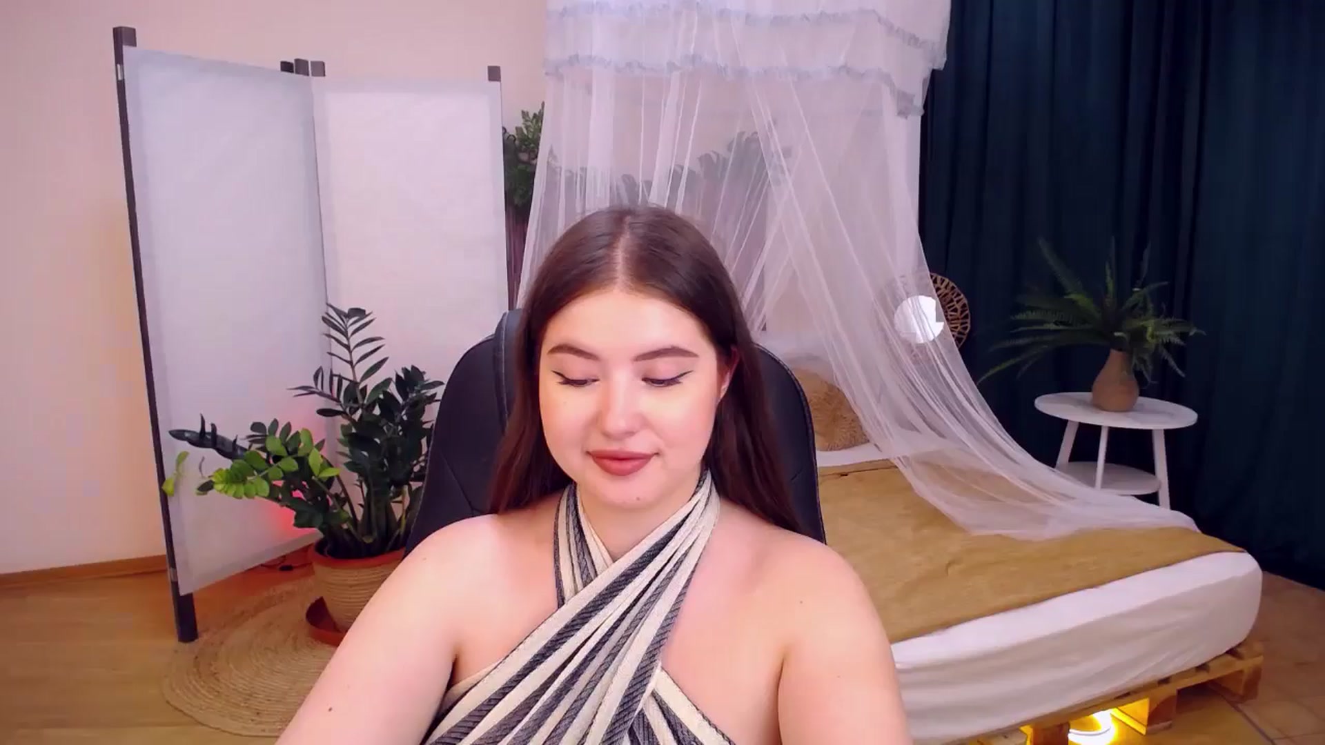 Gallery image thumbnail from AdmireMyEyes's myfreecams stream on, 08/21/2024, 09:47 image 1 of 20