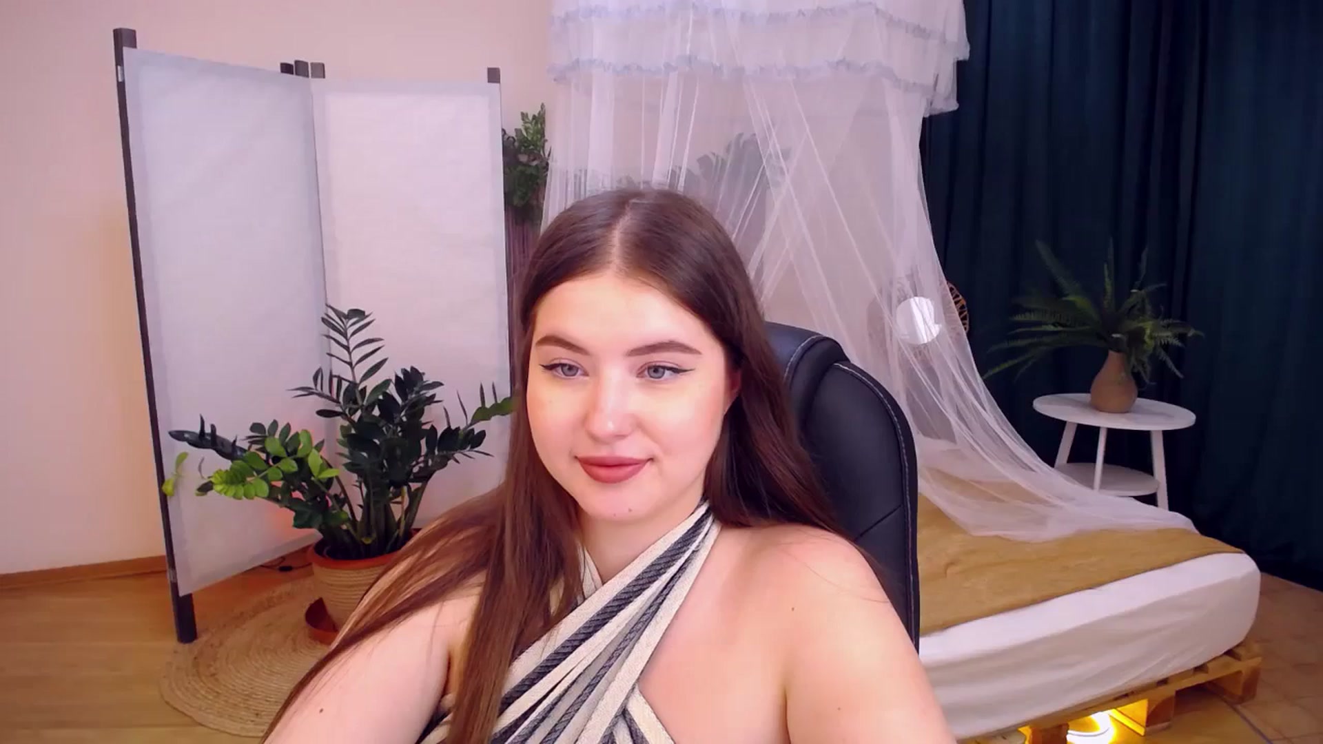 Gallery image thumbnail from AdmireMyEyes's myfreecams stream on, 08/21/2024, 09:47 image 7 of 20