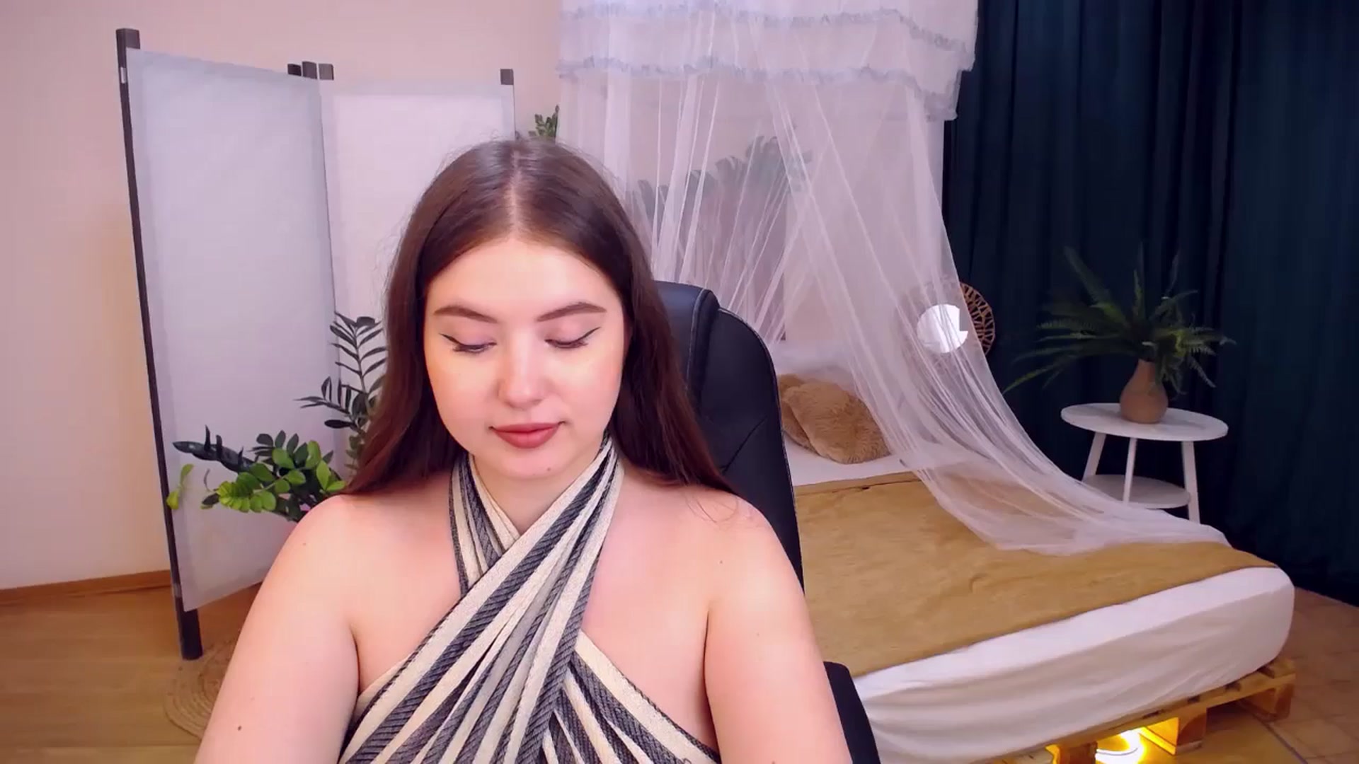 Gallery image thumbnail from AdmireMyEyes's myfreecams stream on, 08/21/2024, 09:47 image 3 of 20