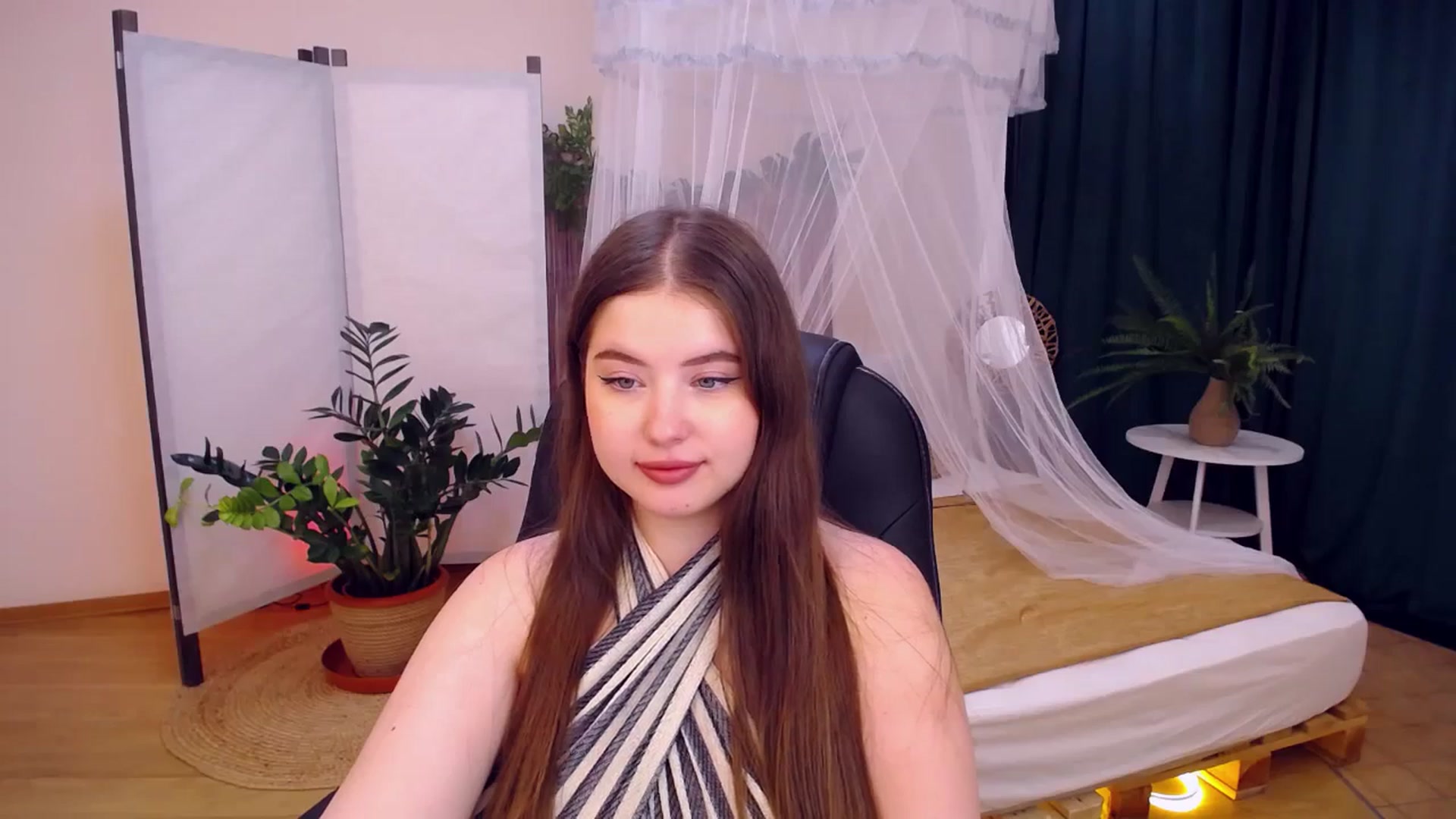 Gallery image thumbnail from AdmireMyEyes's myfreecams stream on, 08/21/2024, 09:47 image 18 of 20