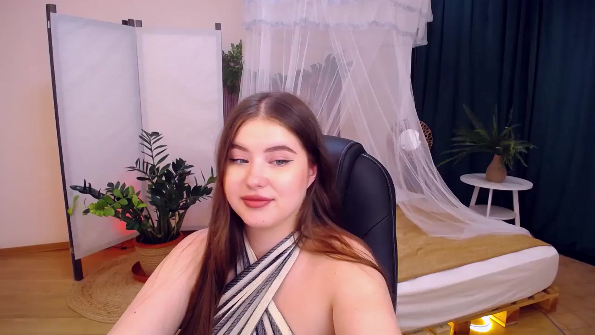 Gallery image thumbnail from AdmireMyEyes's myfreecams stream on, 08/21/2024, 09:47 image 16 of 20