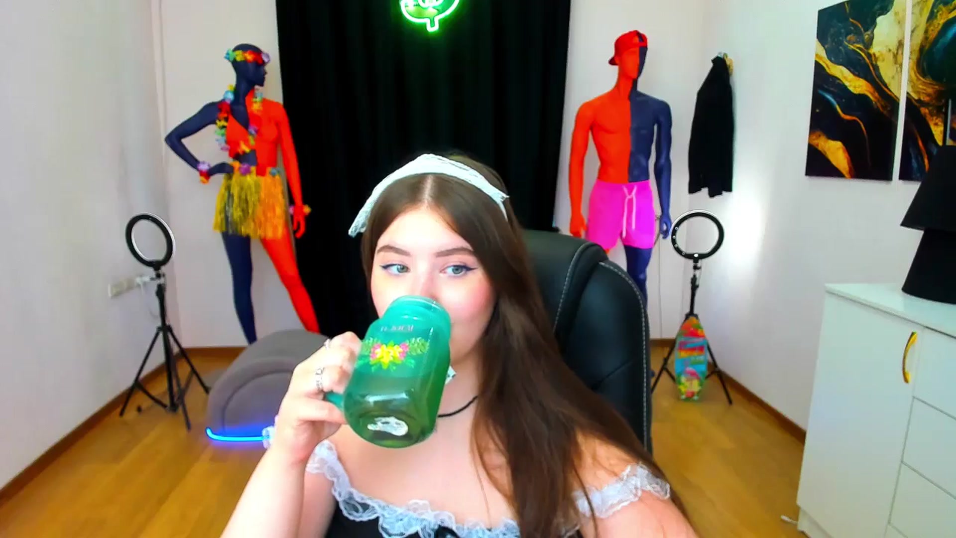 Gallery image thumbnail from AdmireMyEyes's myfreecams stream on, 08/22/2024, 09:47 image 7 of 20