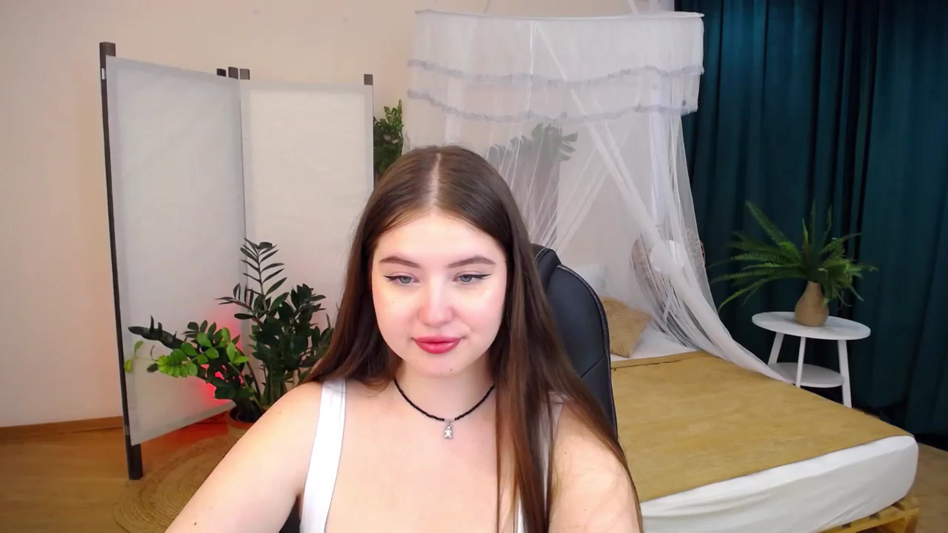 Gallery image thumbnail from AdmireMyEyes's myfreecams stream on, 08/23/2024, 07:47 image 18 of 20