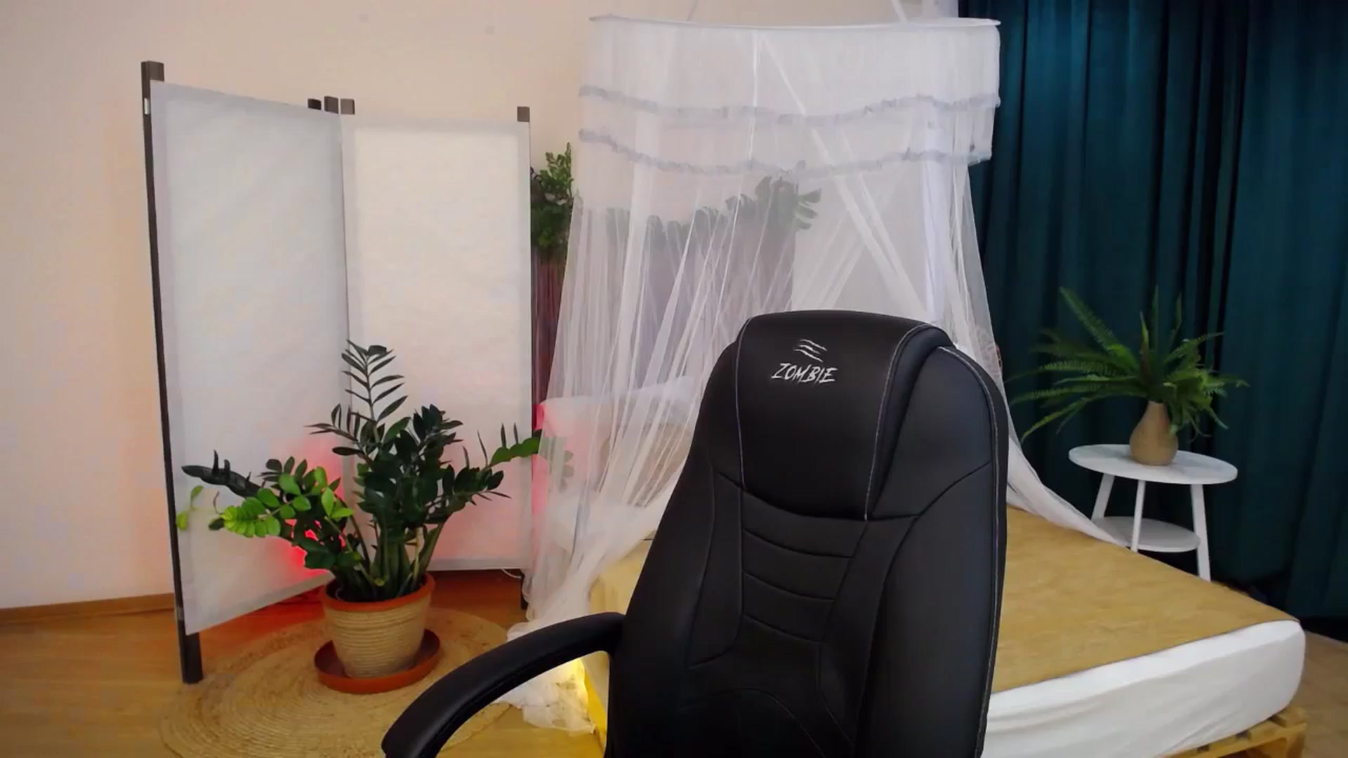 Gallery image thumbnail from AdmireMyEyes's myfreecams stream on, 08/23/2024, 08:40 image 2 of 20