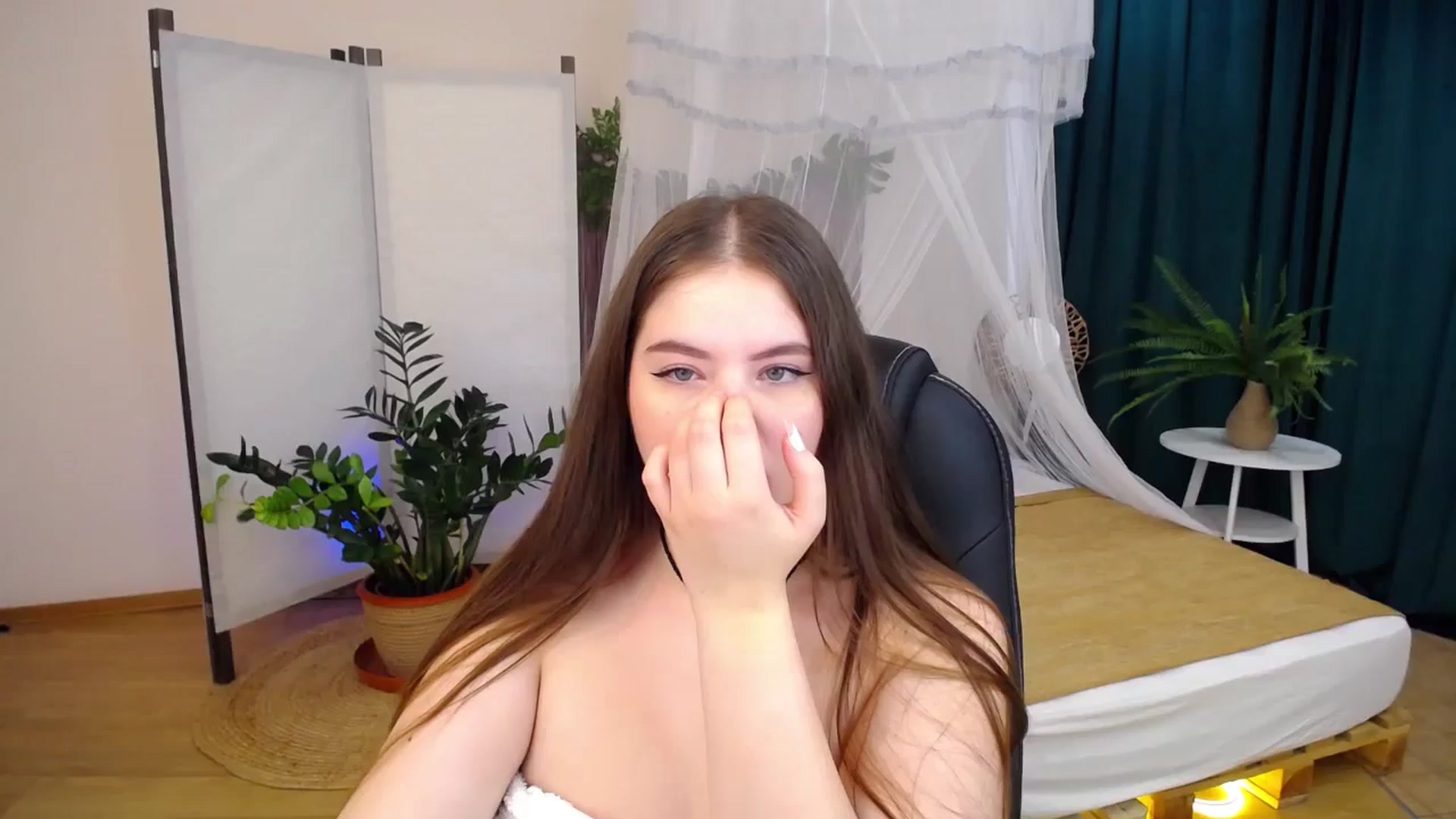 Gallery image thumbnail from AdmireMyEyes's myfreecams stream on, 08/23/2024, 08:40 image 20 of 20