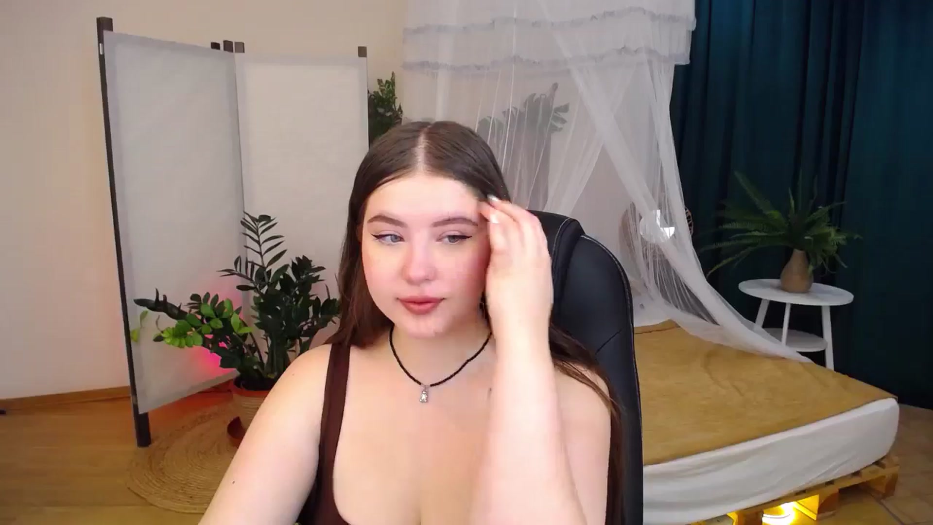 Gallery image thumbnail from AdmireMyEyes's myfreecams stream on, 08/26/2024, 04:34 image 8 of 20