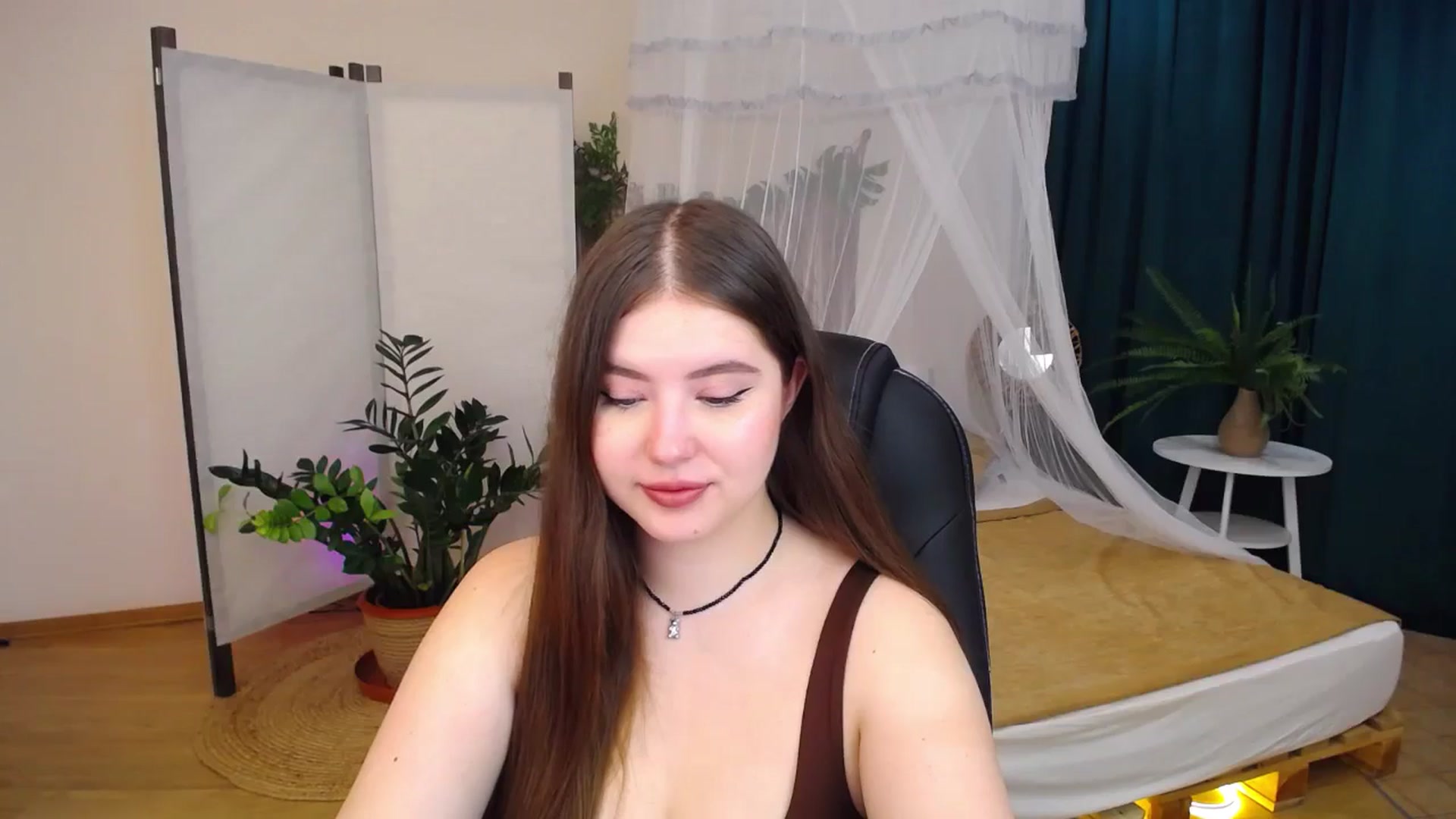 Gallery image thumbnail from AdmireMyEyes's myfreecams stream on, 08/26/2024, 04:34 image 12 of 20