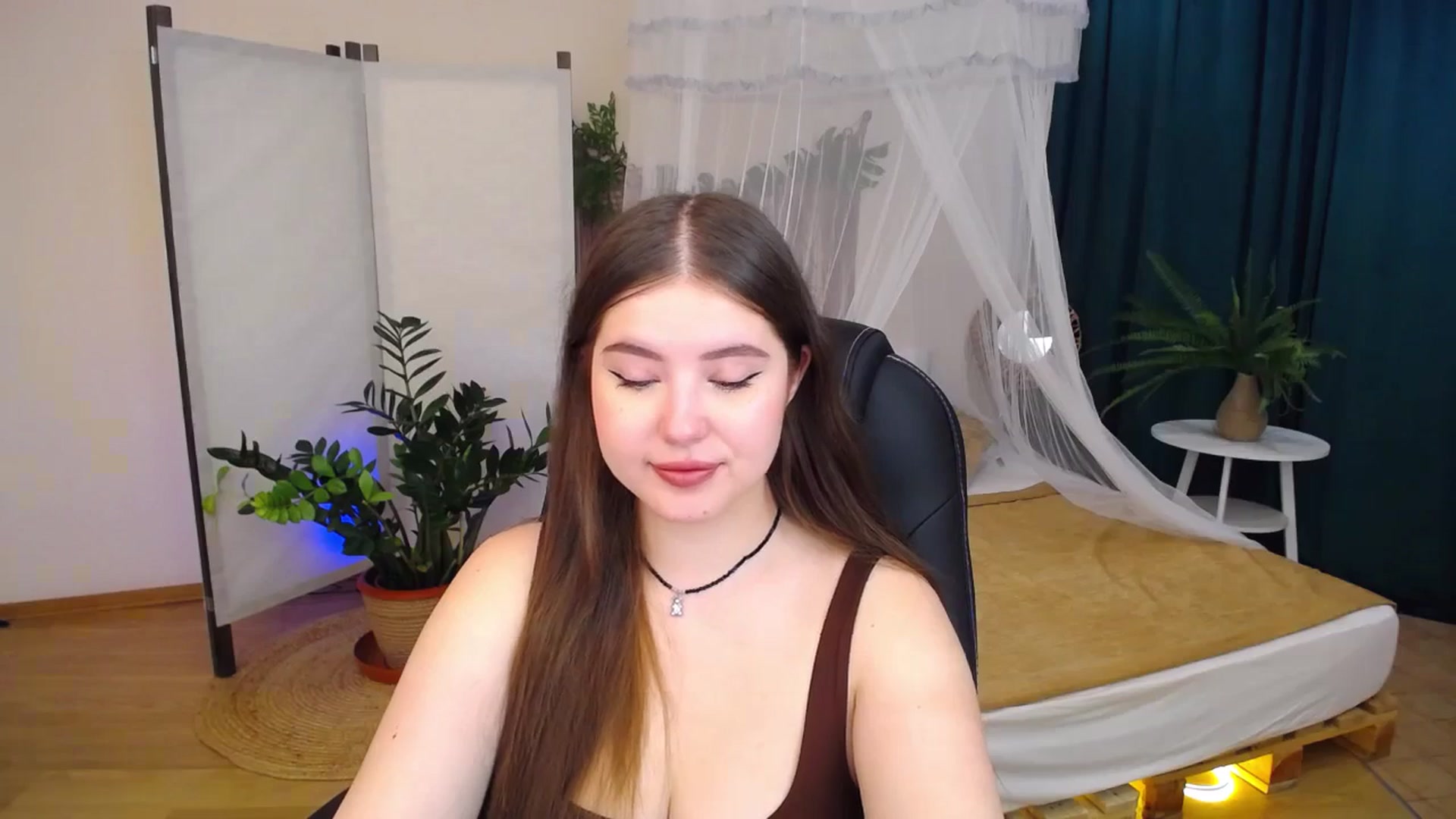 Gallery image thumbnail from AdmireMyEyes's myfreecams stream on, 08/26/2024, 04:34 image 18 of 20