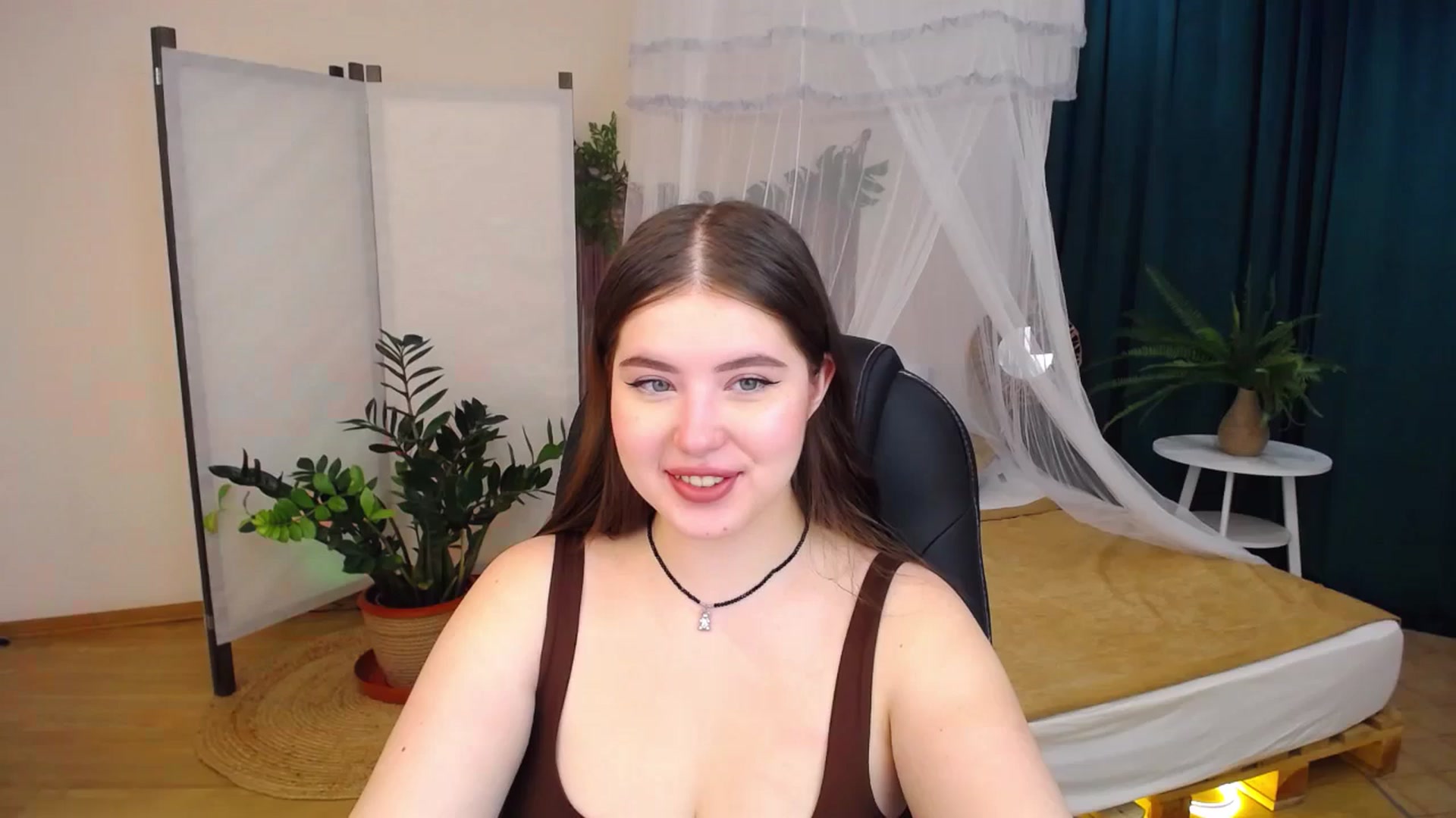Gallery image thumbnail from AdmireMyEyes's myfreecams stream on, 08/26/2024, 04:34 image 9 of 20