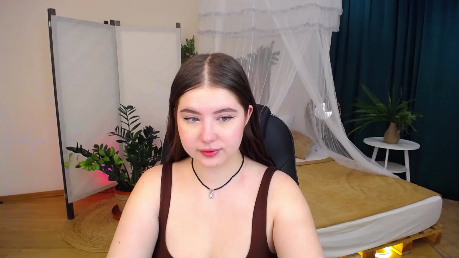 Gallery image thumbnail from AdmireMyEyes's myfreecams stream on, 08/26/2024, 04:34 image 5 of 20