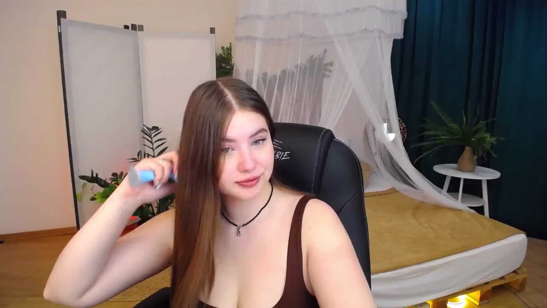 Gallery image thumbnail from AdmireMyEyes's myfreecams stream on, 08/26/2024, 04:34 image 10 of 20