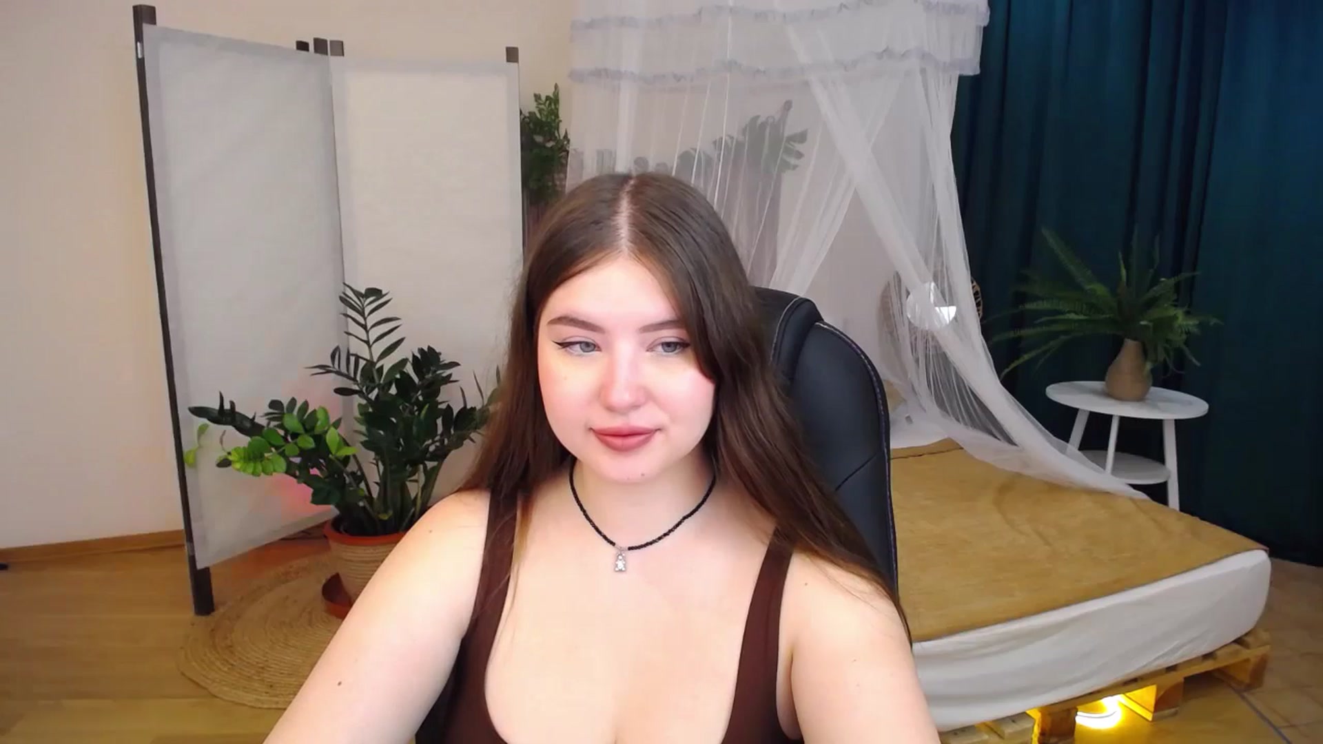 Gallery image thumbnail from AdmireMyEyes's myfreecams stream on, 08/26/2024, 04:34 image 17 of 20