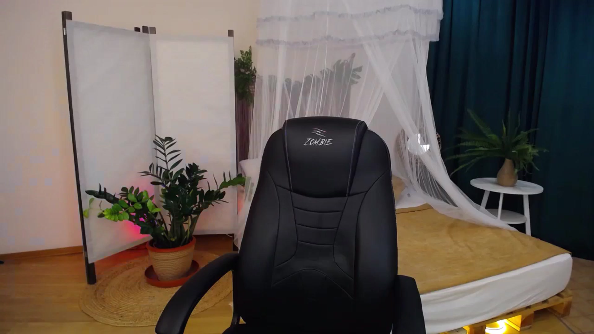 Gallery image thumbnail from AdmireMyEyes's myfreecams stream on, 08/26/2024, 04:34 image 4 of 20