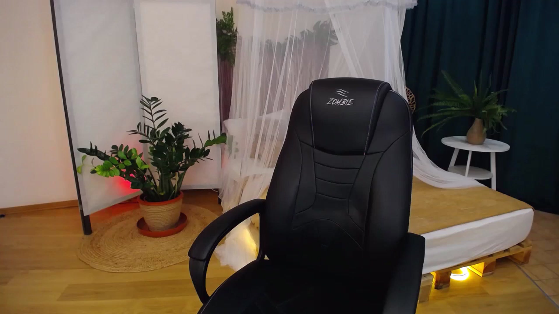 Gallery image thumbnail from AdmireMyEyes's myfreecams stream on, 08/26/2024, 07:07 image 9 of 20