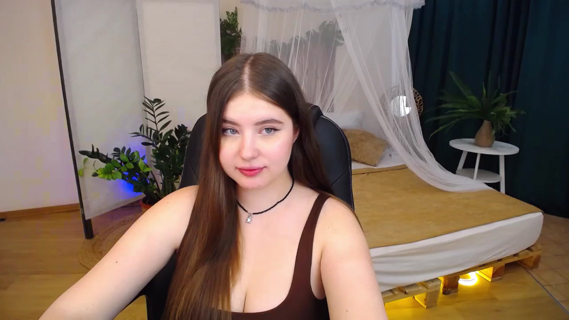 Gallery image thumbnail from AdmireMyEyes's myfreecams stream on, 08/26/2024, 07:07 image 3 of 20