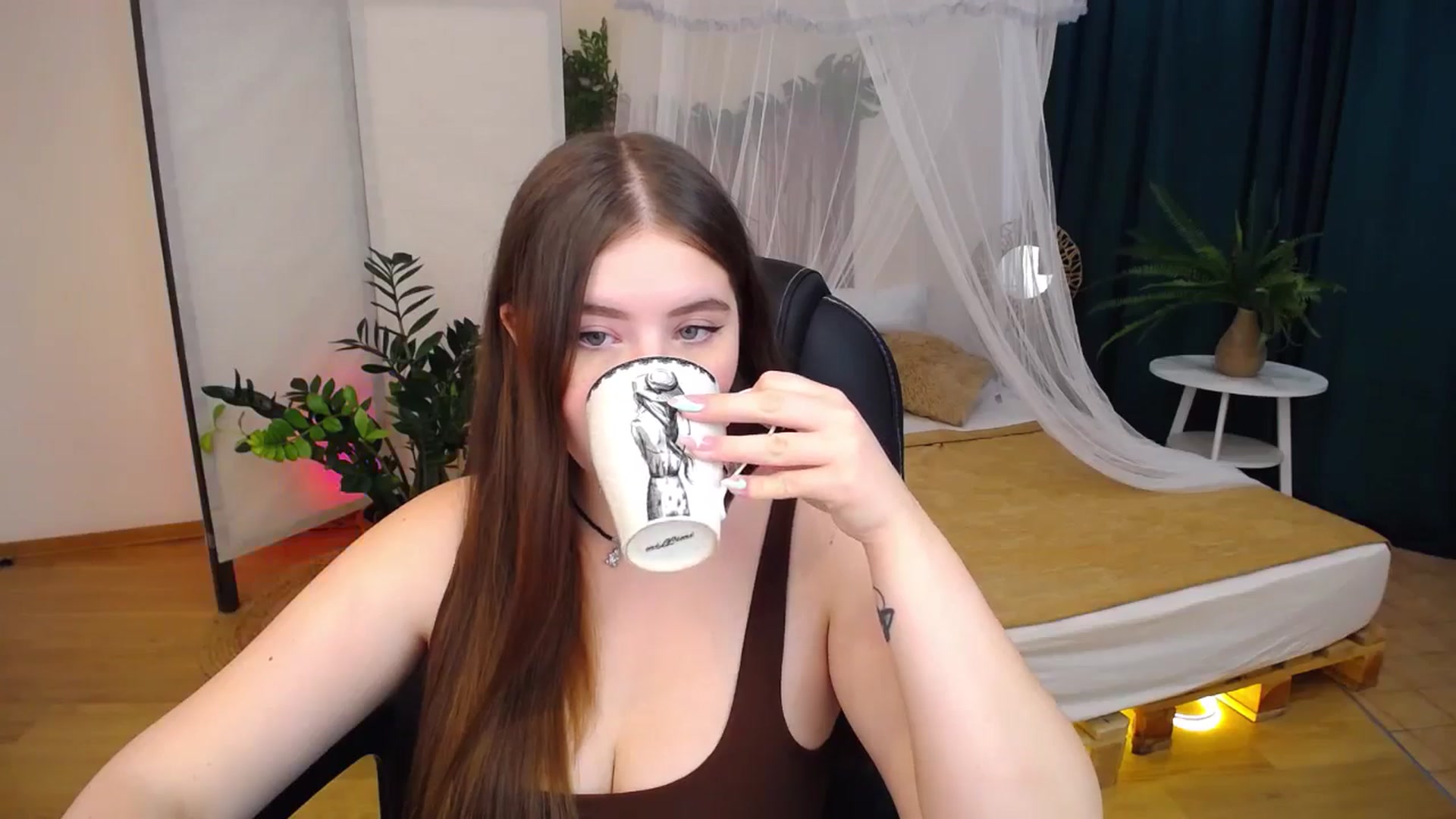 Gallery image thumbnail from AdmireMyEyes's myfreecams stream on, 08/26/2024, 07:07 image 2 of 20
