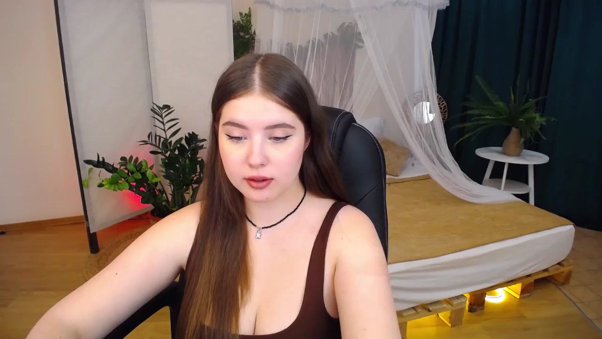 Gallery image thumbnail from AdmireMyEyes's myfreecams stream on, 08/26/2024, 07:07 image 5 of 20