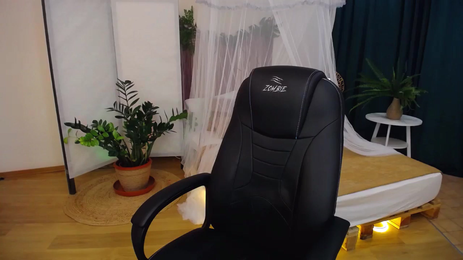 Gallery image thumbnail from AdmireMyEyes's myfreecams stream on, 08/26/2024, 07:07 image 20 of 20
