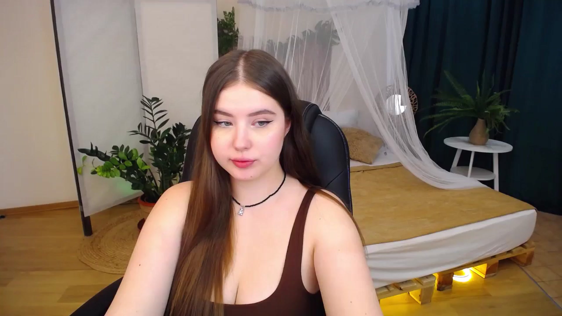 Gallery image thumbnail from AdmireMyEyes's myfreecams stream on, 08/26/2024, 07:07 image 1 of 20