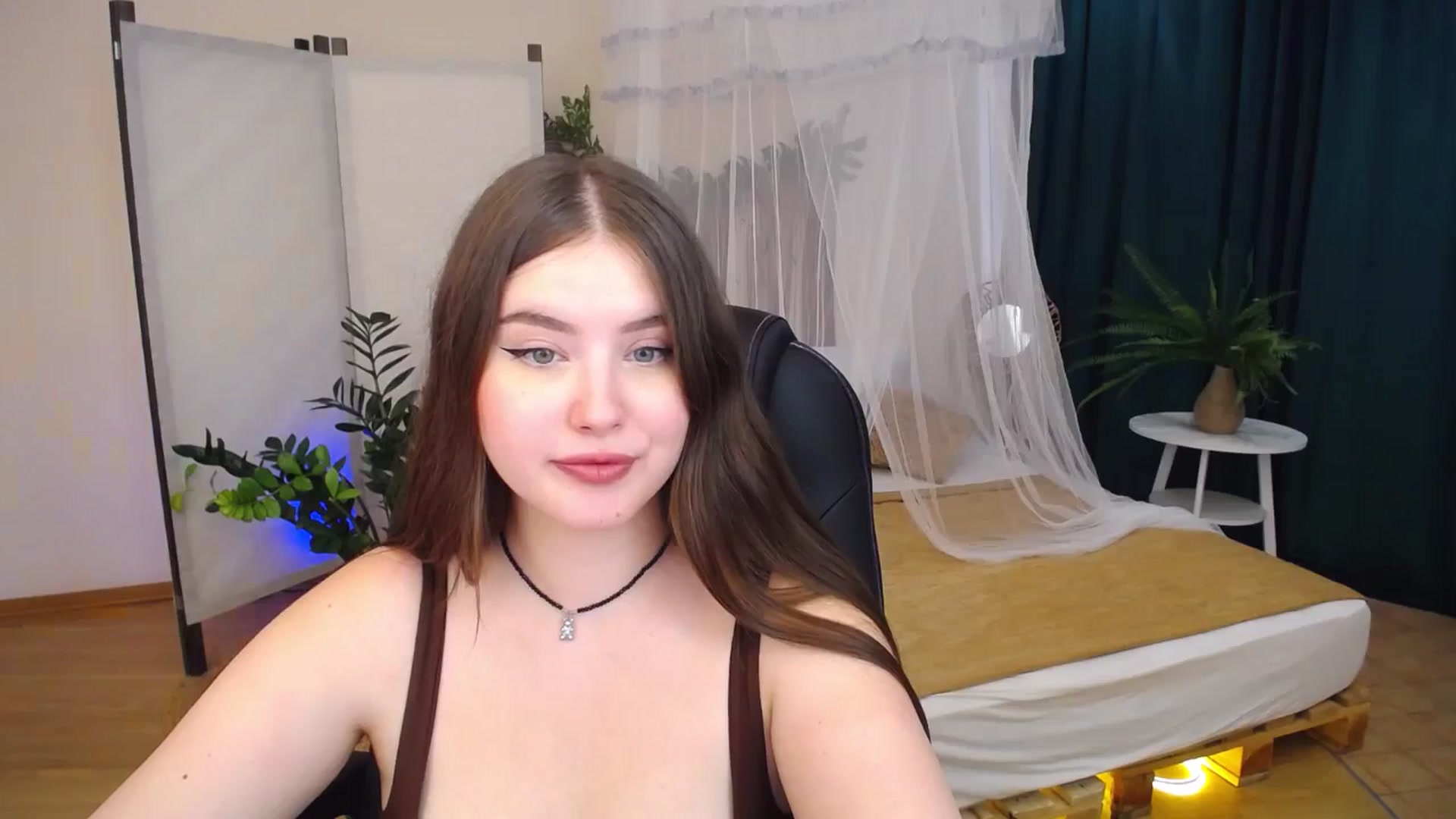 Gallery image thumbnail from AdmireMyEyes's myfreecams stream on, 08/26/2024, 08:51 image 4 of 20