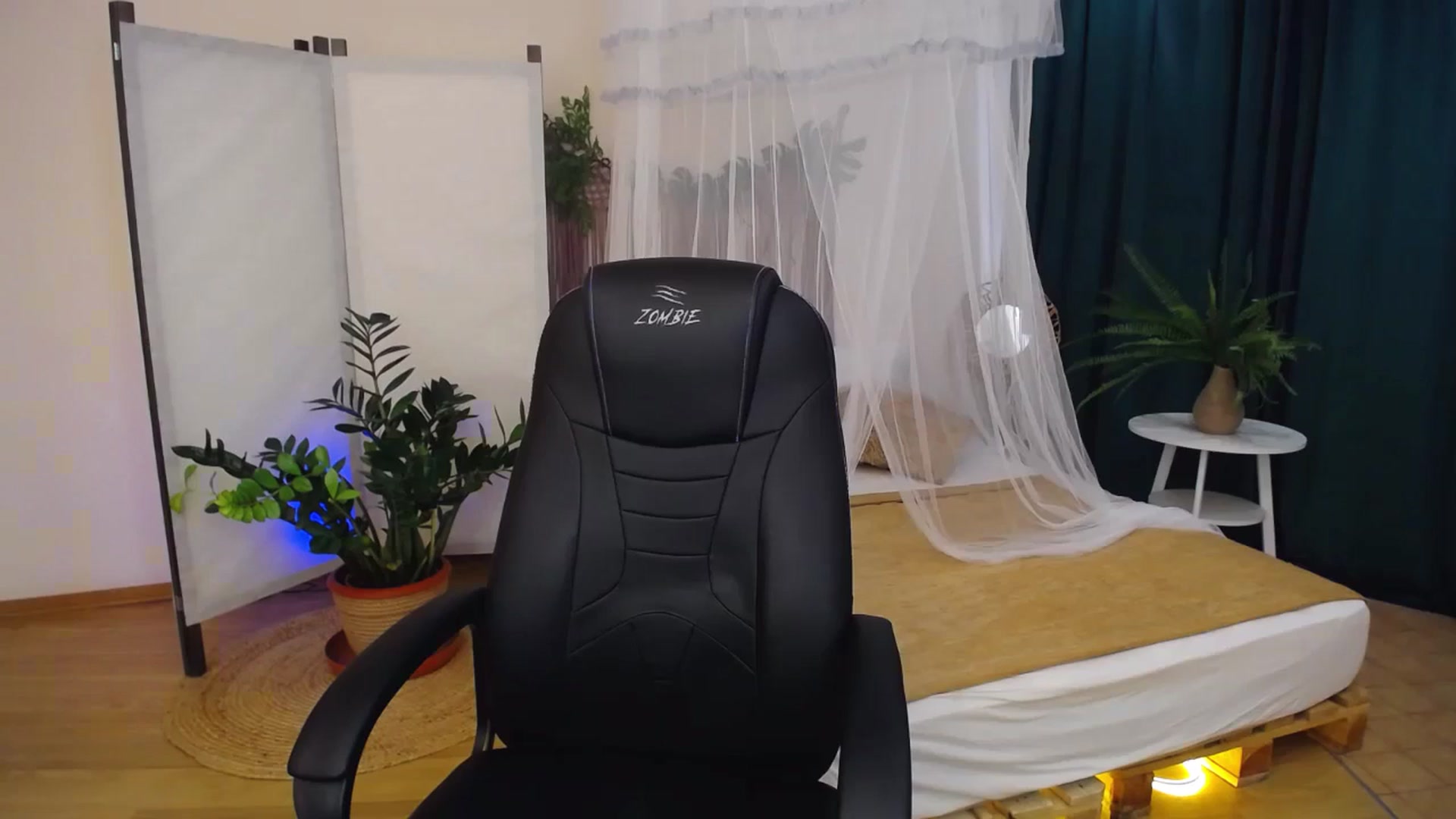 Gallery image thumbnail from AdmireMyEyes's myfreecams stream on, 08/26/2024, 08:51 image 1 of 20
