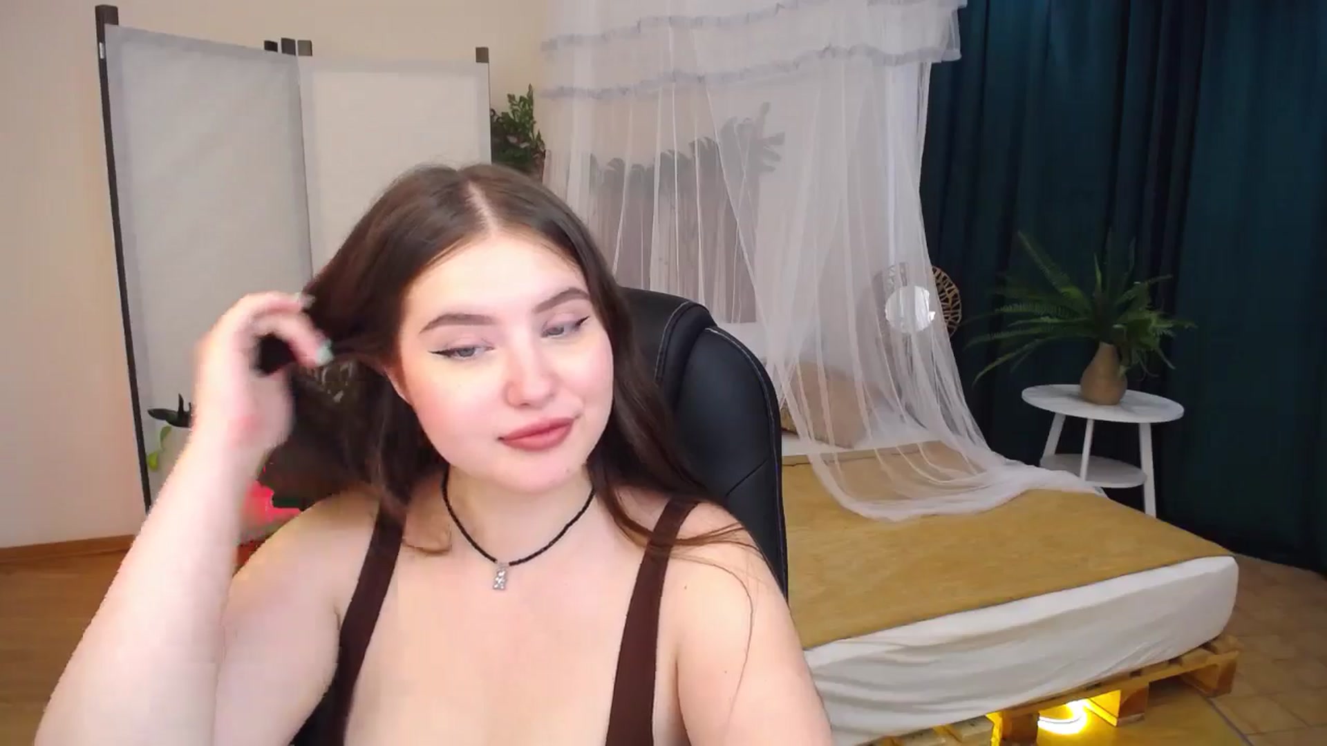 Gallery image thumbnail from AdmireMyEyes's myfreecams stream on, 08/26/2024, 09:25 image 17 of 20